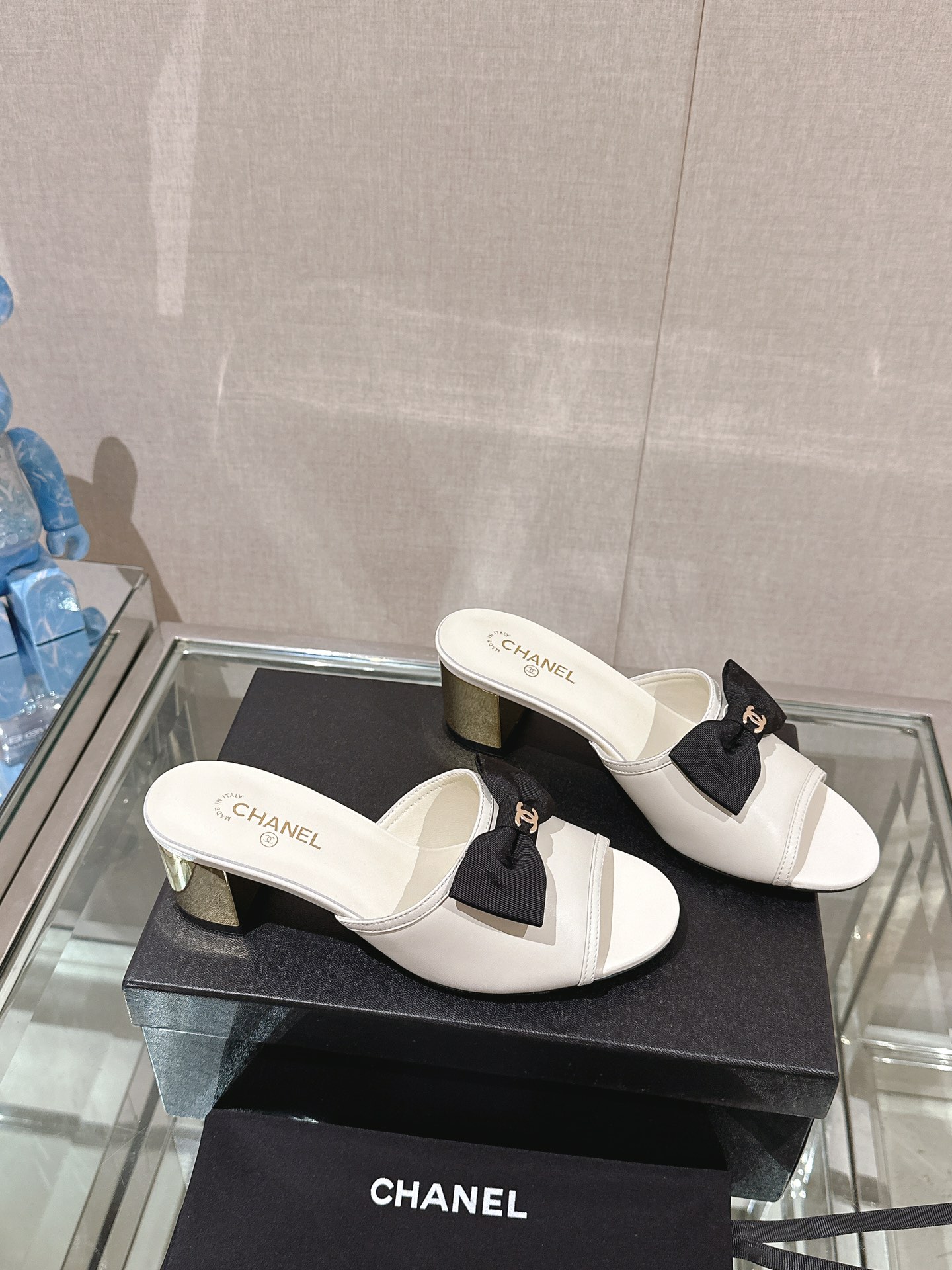 Chanel 24Ss夏季新款CHANE*小香蝴蝶结金属粗跟一字凉拖鞋
