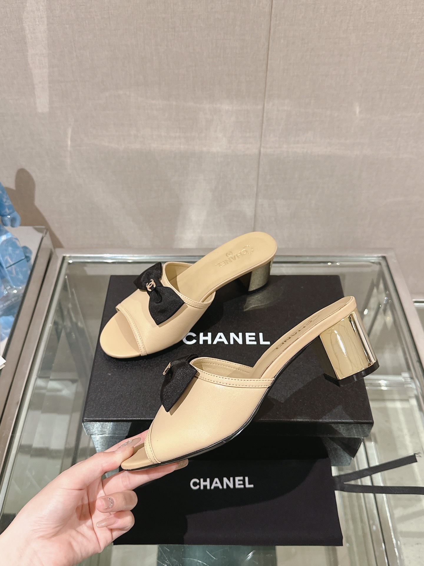 Chanel 24Ss夏季新款CHANE*小香蝴蝶结金属粗跟一字凉拖鞋