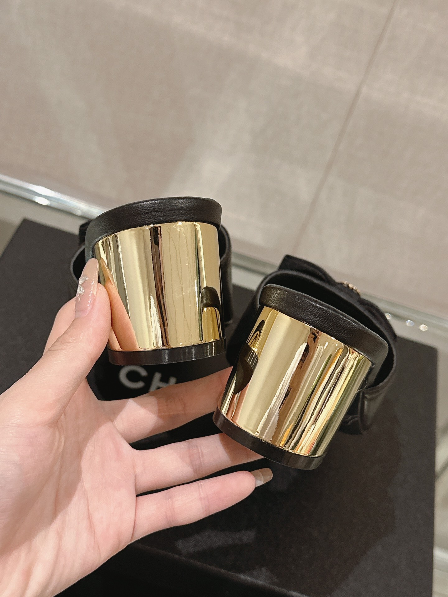 Chanel 24Ss夏季新款CHANE*小香蝴蝶结金属粗跟一字凉拖鞋