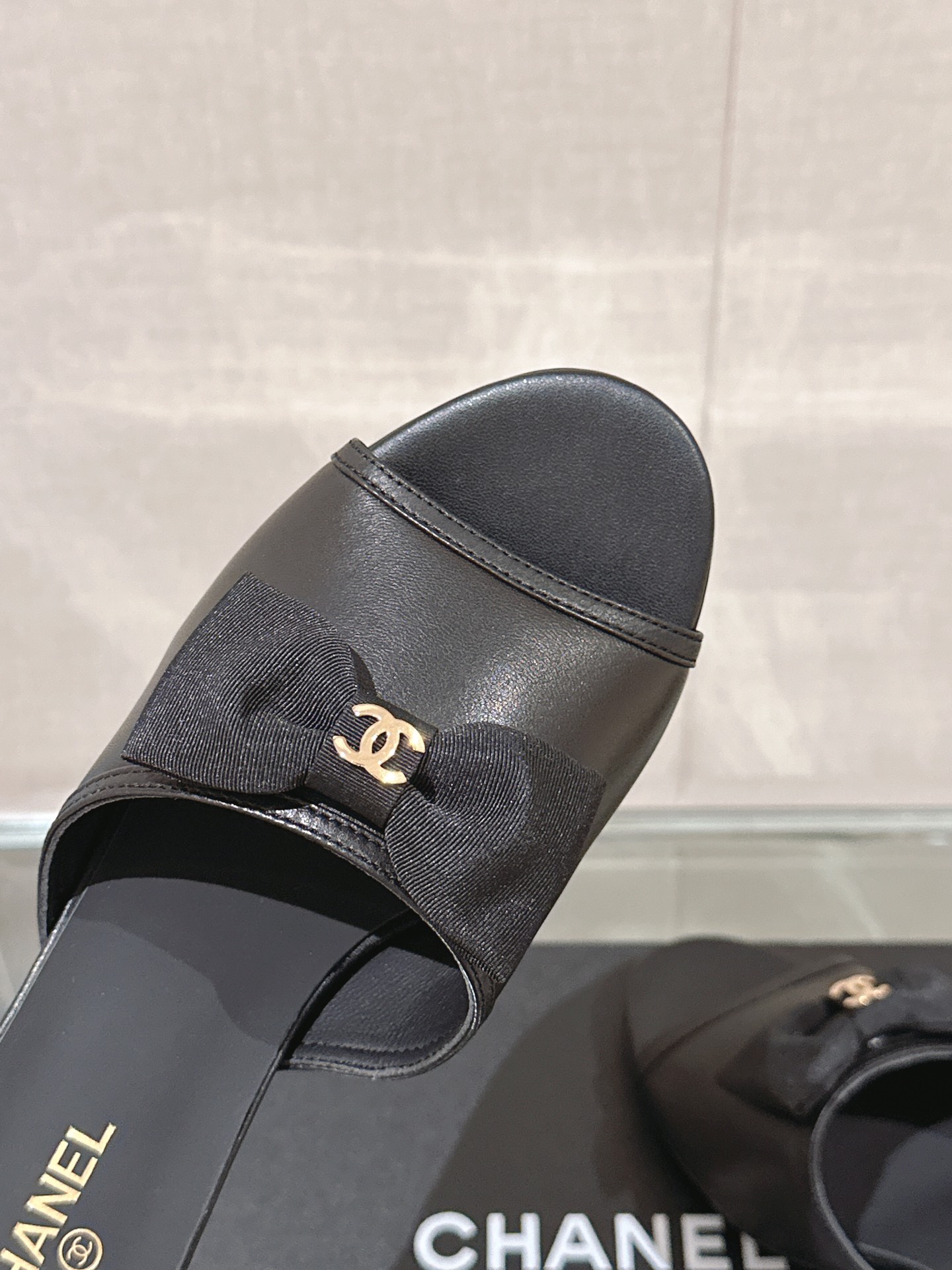 Chanel 24Ss夏季新款CHANE*小香蝴蝶结金属粗跟一字凉拖鞋