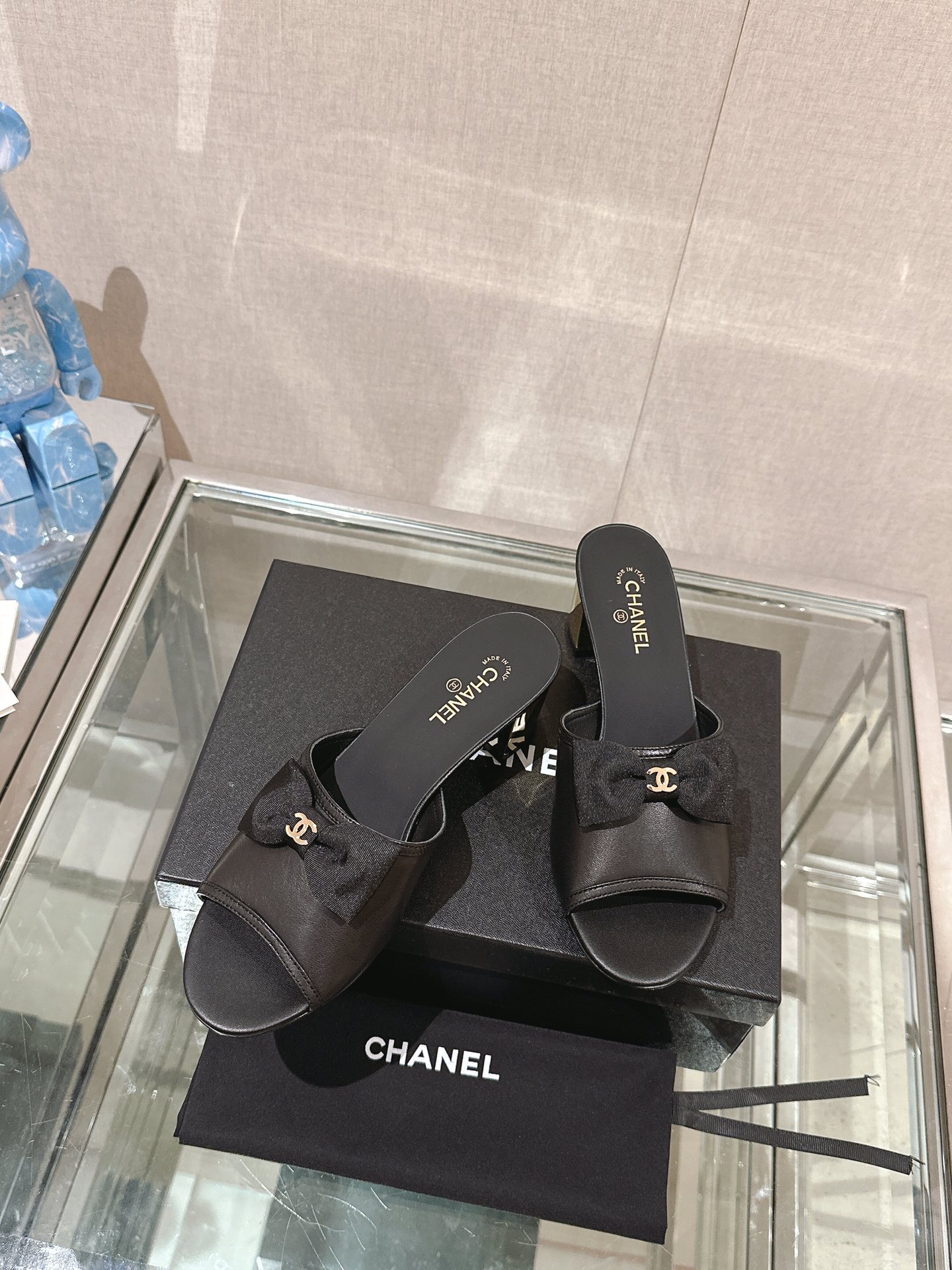 Chanel 24Ss夏季新款CHANE*小香蝴蝶结金属粗跟一字凉拖鞋