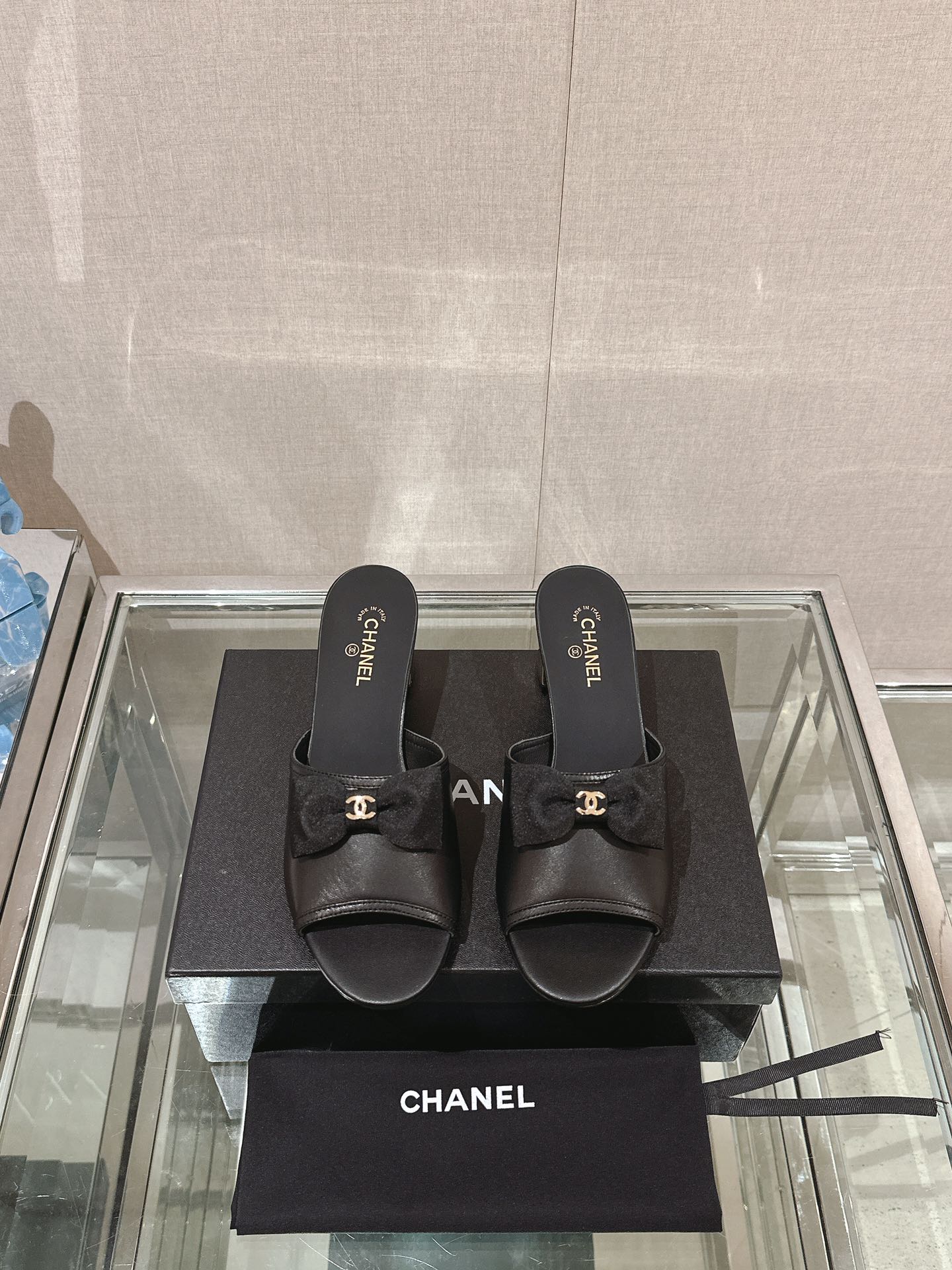 Chanel 24Ss夏季新款CHANE*小香蝴蝶结金属粗跟一字凉拖鞋