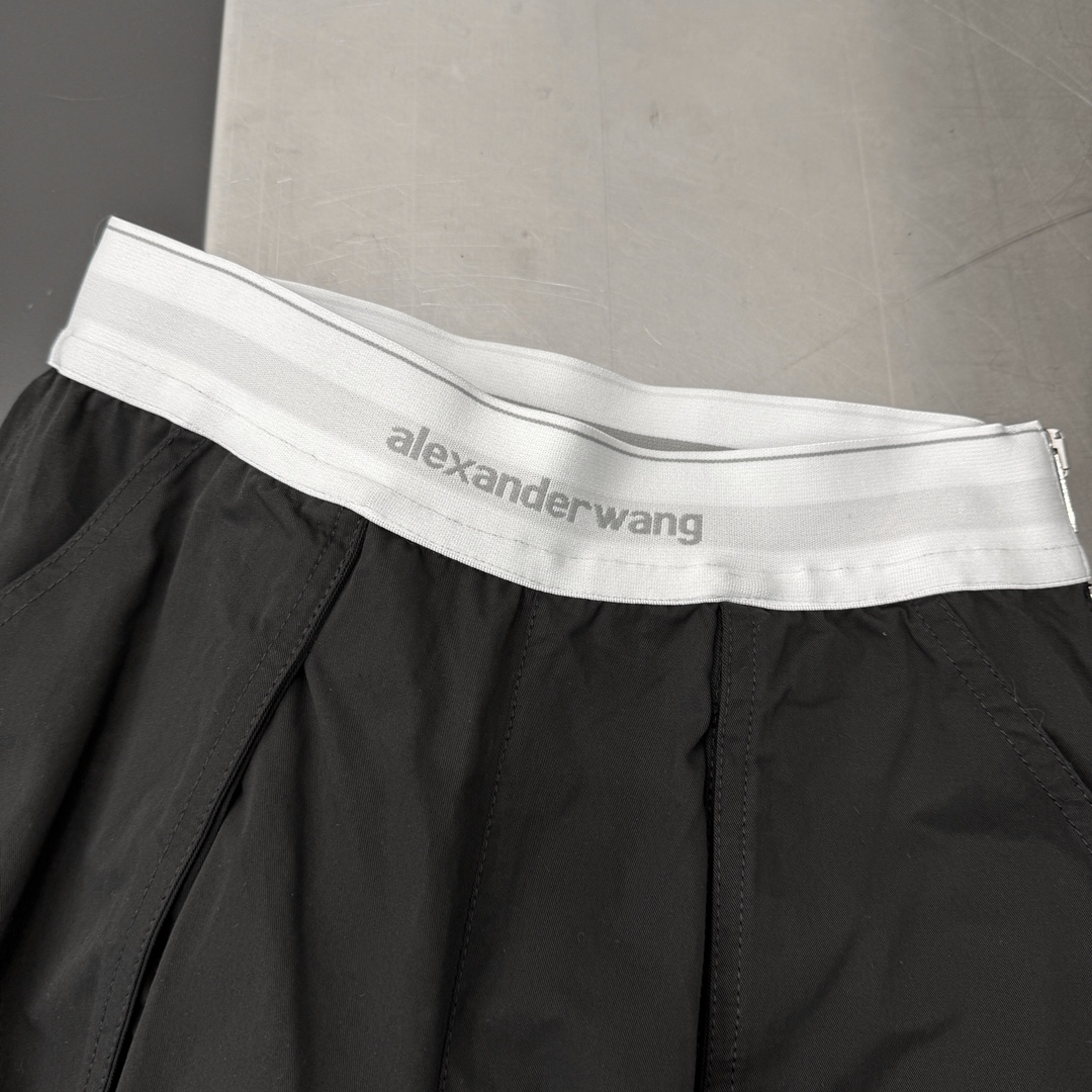 Alexanderwang新款长裤纯棉面料舒适透气定制腰头织带精致时尚工装口袋设计感十足直筒版型不挑腿型