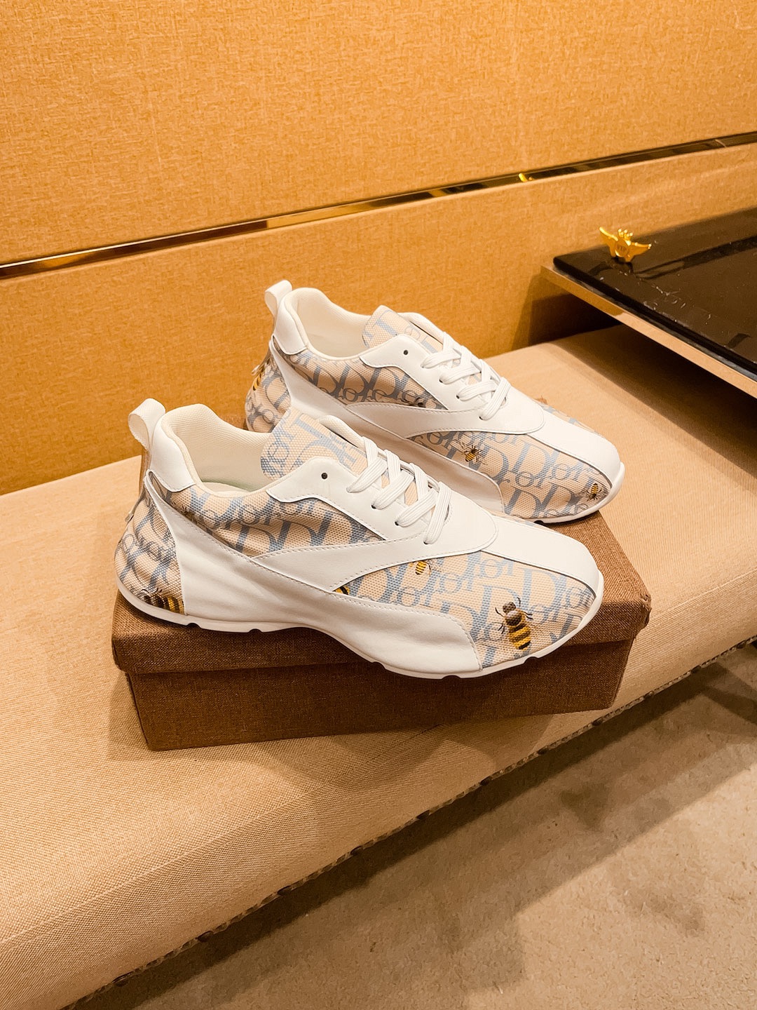 NO:730468,[Gucci] The latest masterpiece of the high-end men's shoe brand official website 11 is made of Italian imported first-layer cowhide with a comfortable and breathable lining and original non-slip and wear-resistant outsole, making walking more convenient and comfortable!  Exclusive new model, stunning work, Midea 11 replica [color] compared with official quality!  Create a fashionable personality to set off your uniqueness!  A must-have for trendy men! Classic size: 38-44 Color 1 color available,,cowhide19860909【 古奇】男鞋高端品牌 官网11最新力作鞋面采用意大利进口头层牛皮搭配舒适透气内里原版防滑耐磨大底制作,让行走更加便捷舒适！独家新款,惊世之作,与官方的质量相比美的11复刻[色]！打造时尚个性衬托你的与众不同！潮男必备!经典尺码:38-44 颜色 1 色可选,,cowhide,Men's shoes