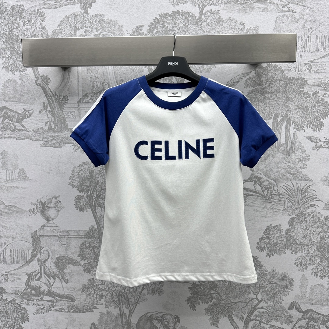 NO:696491,Celin* new products are on the shelves with contrasting printing and customized YB imported twill cotton material. The texture is comfortable and skin-friendly. Decorated with printed letters. Contrast color design on the sleeves. White edges echo. Simple and versatile. Development of surface accessories. Conventional cut. The upper body looks slim and fashionable. High version 2 colors,,celine,19860909Celin*新品上架撞色印花定制YB进口斜纹棉材质 质感舒适亲肤 饰以印花字母装饰 手袖撞色设计 白色边条呼应 简约百搭 面辅料开发 常规版型剪裁 上身显瘦时髦   高版本2色,,celine,,Women's clothing