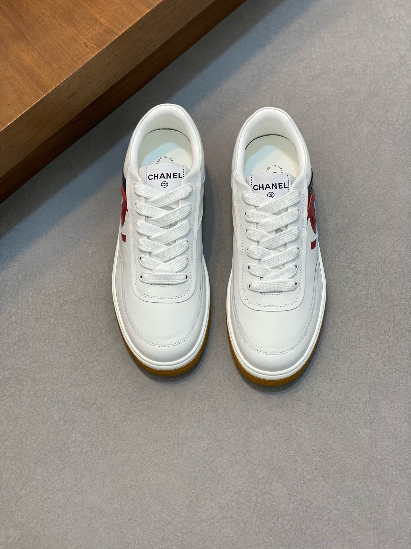 NO:218779,Brand CHANEL original color matching Number of 39-44 Customized 38.45 Price Material Chanel New Chanel super popular sports shoes Matched with casual wear, super good-looking Fabric calfskin   shoe body logo Multiple color combination   edge material design sense Breathable and comfortable inner Fashionable essence must be entered, Chanel sports shoes, chanel, chanel, sneakers, cowhide19860909品牌CHANEL 颜色原版配色 码数39-44定做38.45 价格 材质Chanel 新款 香奈儿超爆款运动鞋 搭配休闲装,超级好看 面料小牛皮 鞋身logo 多种拼色 边料的设计感 透气舒适内里 时髦精必入,香奈儿 运动鞋,chanel,chanel,sneakers,cowhide,Men's shoes