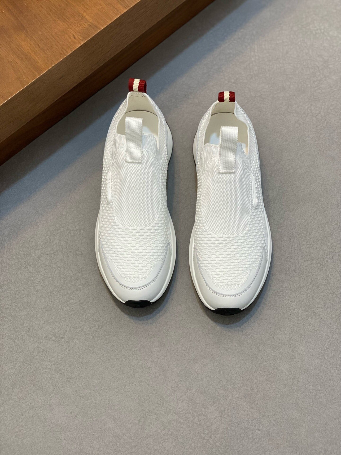 NO:216855,Brand B A L L Y original color matching code number 39-44 customized 38.45 price Material new men's classic casual shoes simple atmospheric and super high-quality style. Top layer cowhide with knitted fabric and luxurious cowhide with smooth inner smooth lines light and comfortable original wear-resistant ultra-clear outsole. Bali casual shoes, bally, cowhide19860909品牌B A L L Y 颜色原版配色 码数39-44定做38.45 价格 材质巴利新款男士 经典休闲鞋简约大气超高逼格选用头层牛皮搭配针织面料搭配奢华牛皮内里流畅线条轻便舒适原版耐磨超清大底,巴利 休闲鞋,bally,cowhide,Men's shoes