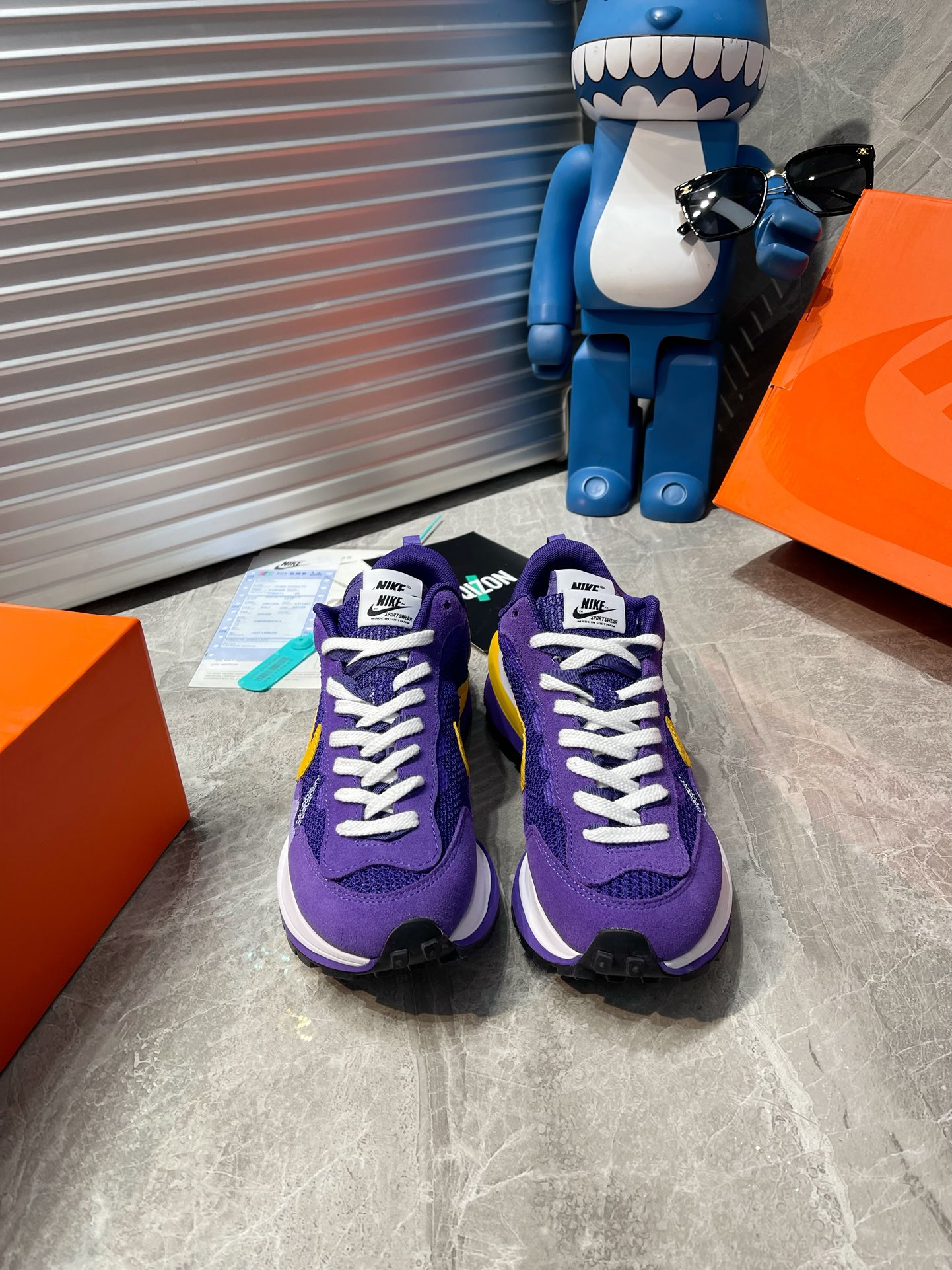 NO:679426,Corporate-level Sacai  The color and texture of the original leather card are consistent with the original shoes. The original ink Logo is painted by hand. The beige part of the original outsole is pointed on the outside and square on the inside. The outsole opening has an upturned arc. The height of the heel opening arc is the same as the original shoe. The whole shoe is computer stitched. Original tongue woven label. Original box. Size 36 36.5 37.5 38 38.5 39 40 40.5 41 42  42.5 43 44 44.5 45 46, casual shoes/sports shoes, sneakers19860909公司级Sacai x NK VaporWaffle 联名款华夫3.0潮流休闲增高运动鞋 卡其配色 DD1875-200 毫无疑问圈内最强 高端零售首选 真正的匠心工艺 复刻圈巅峰产物 独家原厂航空铝磨具打造 五层分离组合底 全套原楦原纸版原鞋开模校对 全网最具灵魂的版型 原厂皮料卡色质感均保持原鞋一致 原装油墨Logo手工描漆 原装大底米色部分外尖内方 大底开口上翘弧度 后跟开口弧度高度原鞋一致 全鞋电脑针车 原厂鞋舌织唛标 原盒原配 尺码36 36.5 37.5 38 38.5 39 40 40.5 41 42 42.5 43 44 44.5 45 46,休闲鞋/运动鞋,sneakers,Women's Shoes