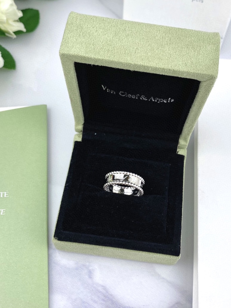 Van Cleef & Arpels vca Perlee签名戒｜不撞款