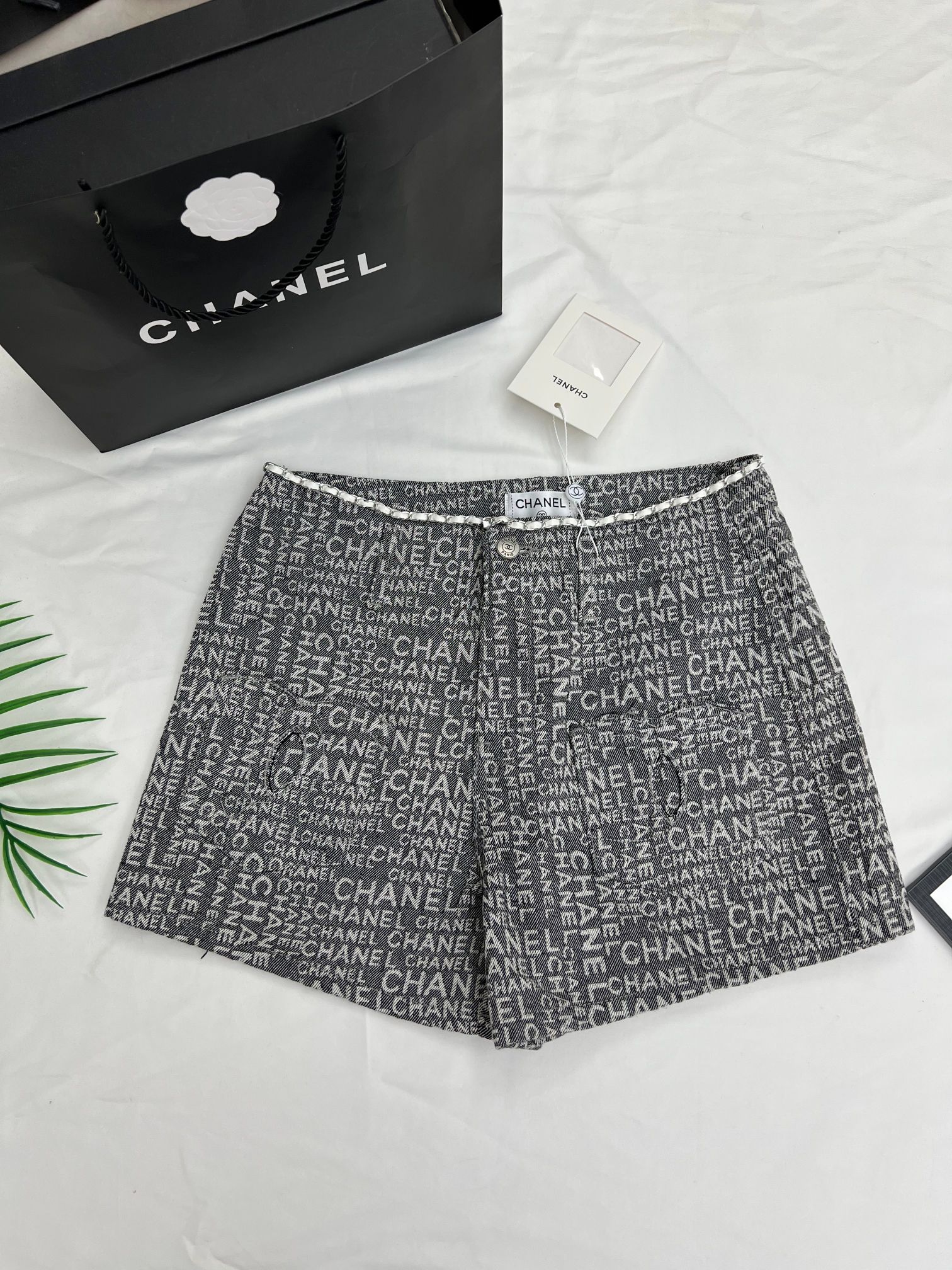 Chanel Ropa Pantalones cortos Gris Blanco Trabajo abierto Algodón bruto azul Cadena