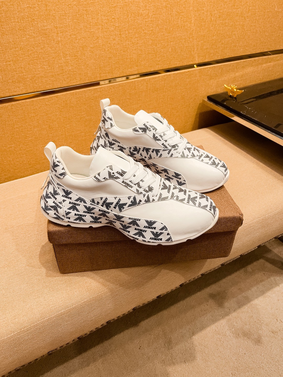 NO:730461,[Armani] The latest masterpiece of the high-end men's shoe brand official website 11, the upper is made of first-layer cowhide imported from Italy with a comfortable and breathable lining and original non-slip and wear-resistant outsole, making walking more convenient and comfortable!  Exclusive new model, stunning work, Midea 11 replica [color] compared with official quality!  Create a fashionable personality to set off your uniqueness!  A must-have for trendy men! Classic size: 38-44 Color 1 color optional, armani, cowhide19860909【 阿玛尼】男鞋高端品牌 官网11最新力作鞋面采用意大利进口头层牛皮搭配舒适透气内里原版防滑耐磨大底制作,让行走更加便捷舒适！独家新款,惊世之作,与官方的质量相比美的11复刻[色]！打造时尚个性衬托你的与众不同！潮男必备!经典尺码:38-44 颜色 1色可选,,armani,cowhide,Men's shoes