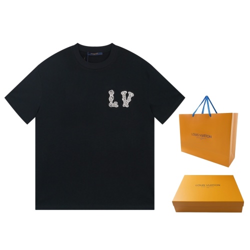 Louis Vuitton 24SS Crystal Embroidered T-Shirt - Unisex Fashion 1 Louis Vuitton 24SS Crystal Embroidered T-Shirt - Unisex Fashion