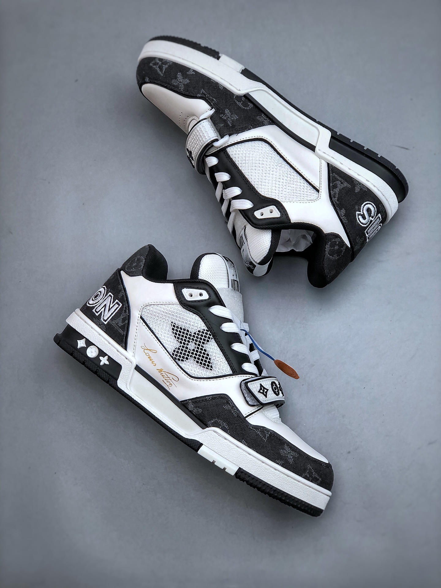 700  LOUIS VUITTON Trainer LV 路易威登