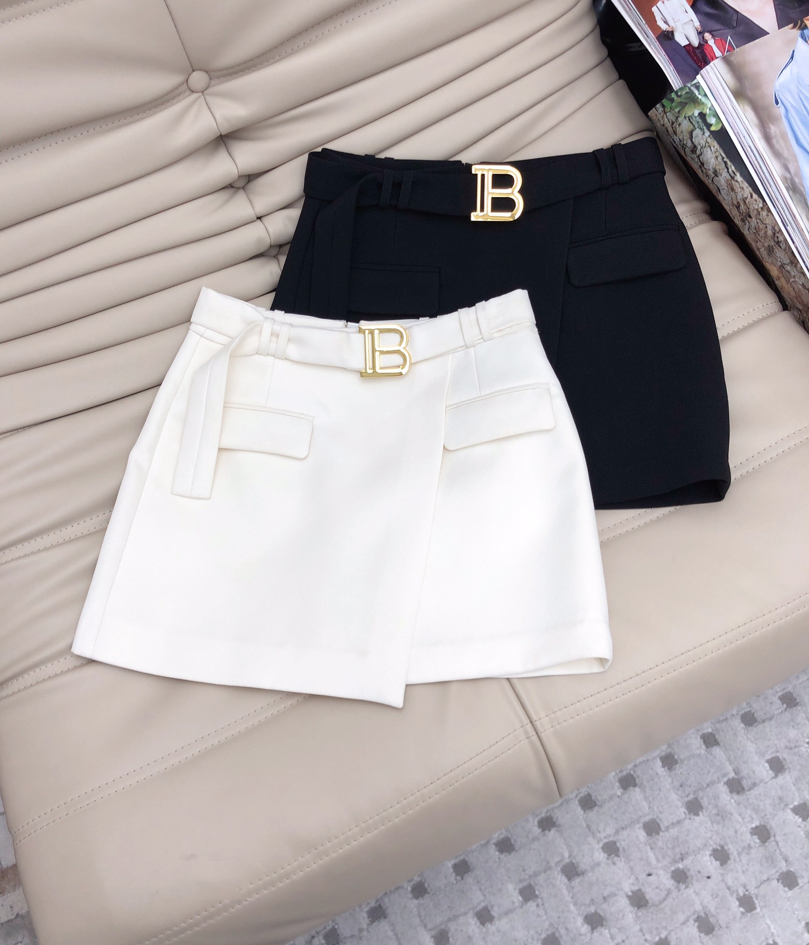 NO:548105,Balmain B-line button trousers and skirts, fashion brand model, customized B-line metal button decoration, the upper body is very atmospheric and versatile. 2 colors SML.,,balmain, skirts,alexander wang19860909巴尔曼B字扣裤裙 时尚大牌款 定制B字金属扣装饰 版型上身非常大气百搭.2色SML.,,balmain,skirts,alexander wang,Women's clothing