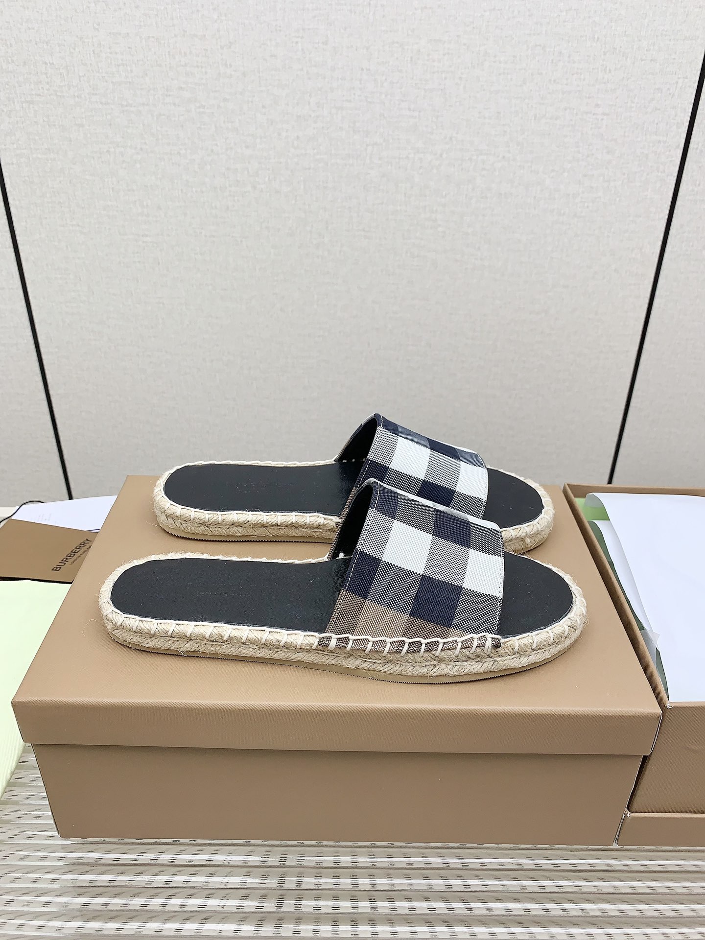 High-Quality Fisherman’s Shoes for Couples: Pablo’s Latest Synchronized Design with Italian Waterproof Fabrics. - 图片 4