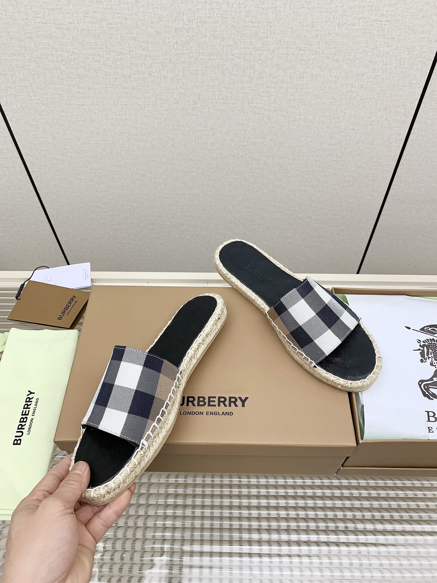 High-Quality Fisherman’s Shoes for Couples: Pablo’s Latest Synchronized Design with Italian Waterproof Fabrics. - 图片 3