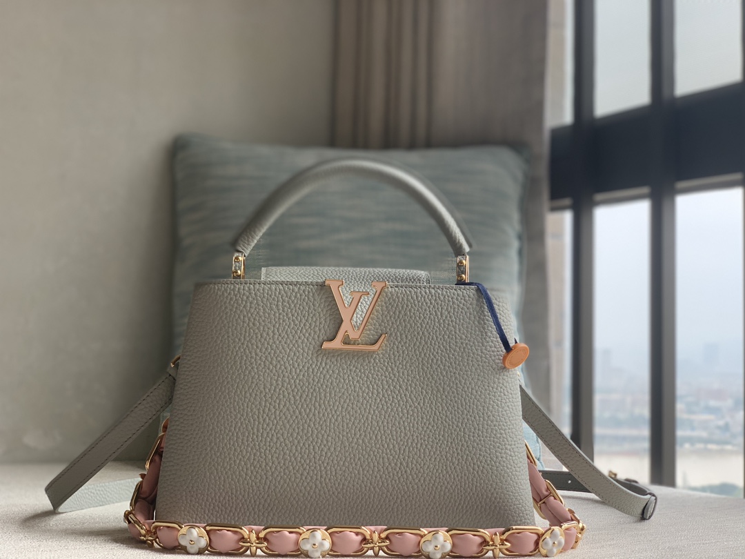 Louis Vuitton LV Capucines BB size