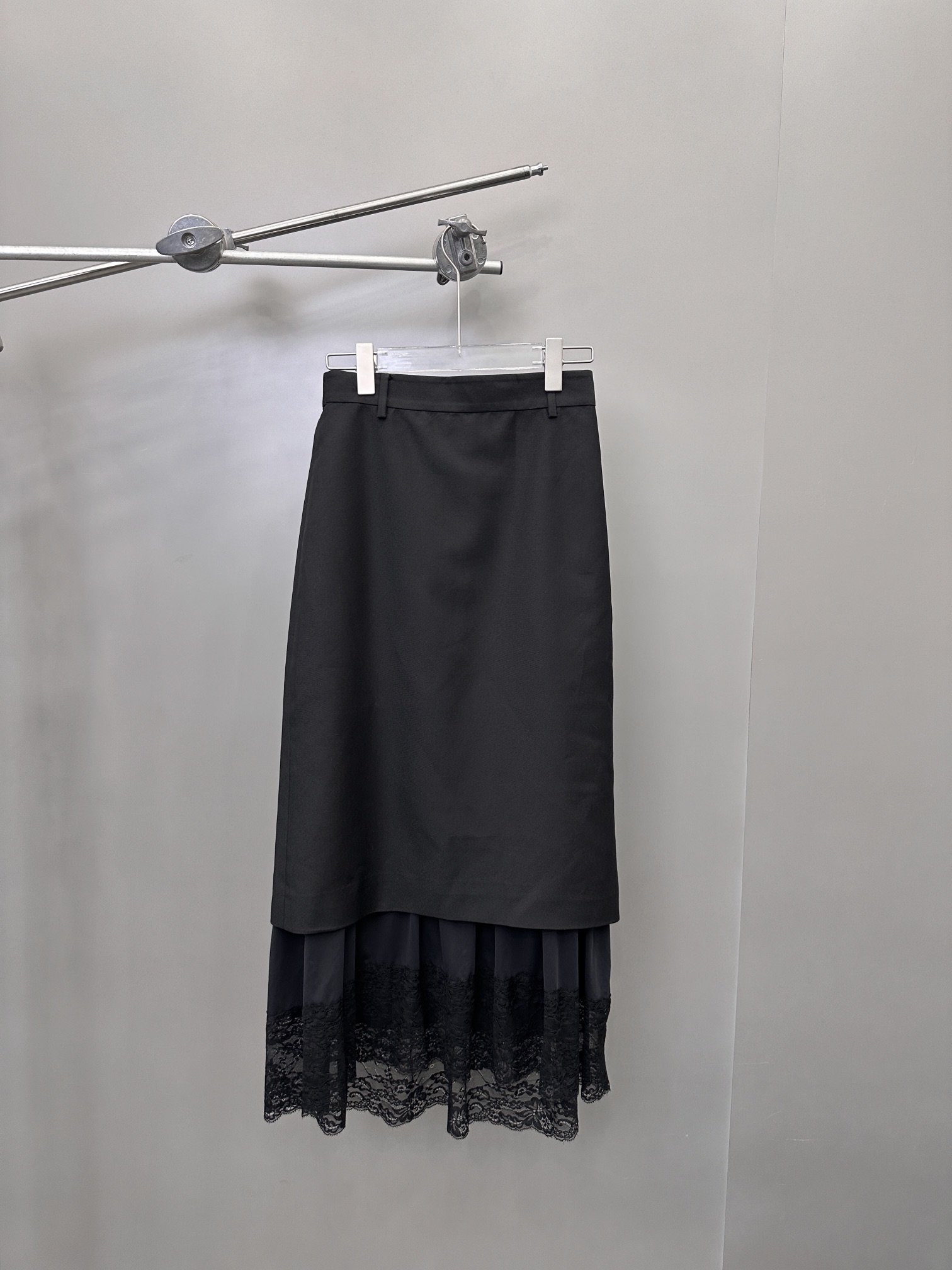 NEW新款半裙采用轻薄透气的羊毛面料拼接精致的蕾丝花边天然纤维具有良好的透气性和吸湿性在炎热的夏季也能保