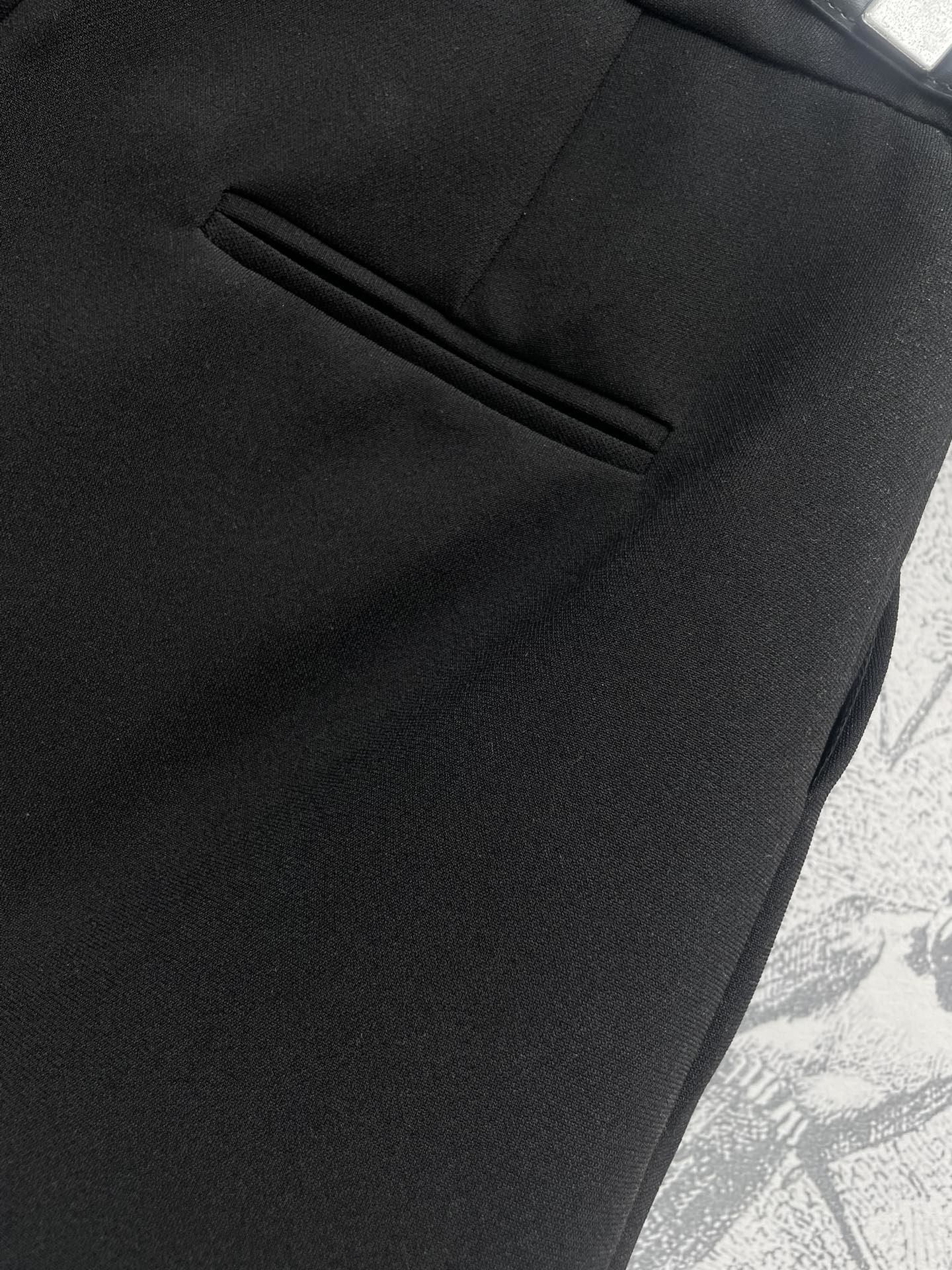 SLP春夏金属logo腰带短裤一条版型巨好的高腰短裤显得腿chao细长随便搭配就能凹出漫画感线条腿搭配定