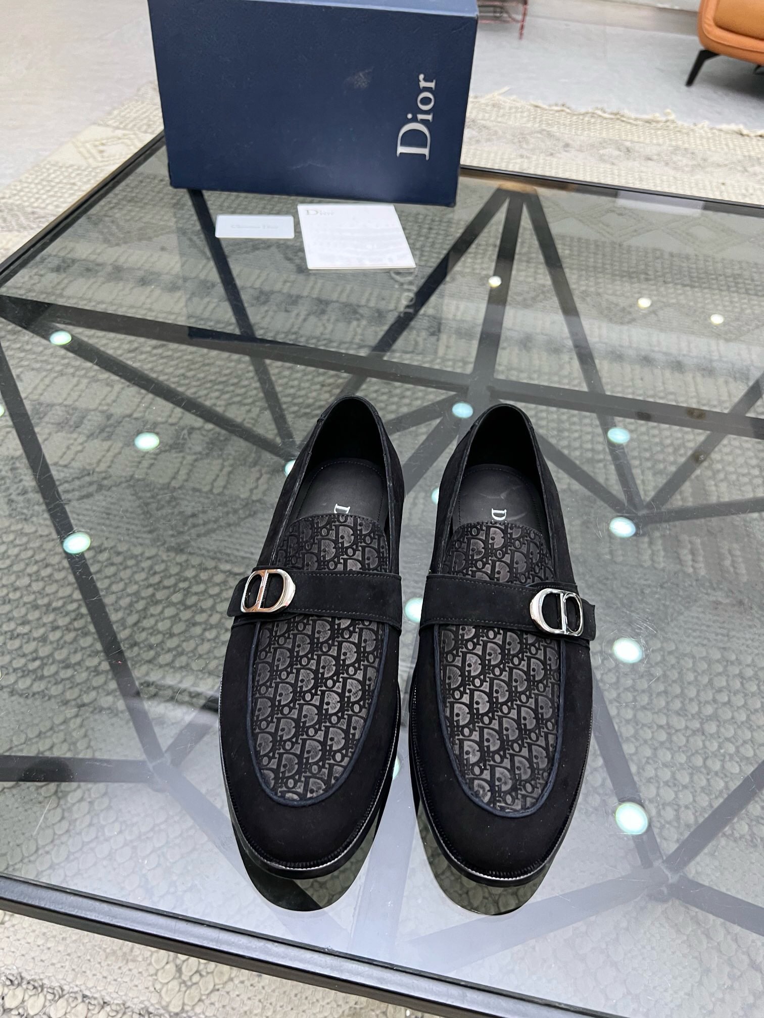 NO:218771,Brand Dior color original color matching Number 39-44 Custom made 38.45.46 Price Material Dior business leather shoes The same style of the counter is the best cowhide head layer cowhide inner cowhide foot pad style atmospheric footwear, perfect flow line, high quality workmanship 1:1 accurate reproduction purely handmade to create a comfortable wearing experience original (real leather sole), Dior leather shoes, dior, dior, cowhide, Leather soles19860909品牌Dior 颜色原版配色 码数39-44定做38.45.46 价格 材质迪奥商务皮鞋 专柜同款优选牛皮头层牛皮内里牛皮垫脚版型大气上脚超有气质完美的流线高品质做工1:1精准复刻 纯手工打造舒适的穿着体验原版（真皮大底）,Dior皮鞋,dior,dior,cowhide,Leather soles,Men's shoes