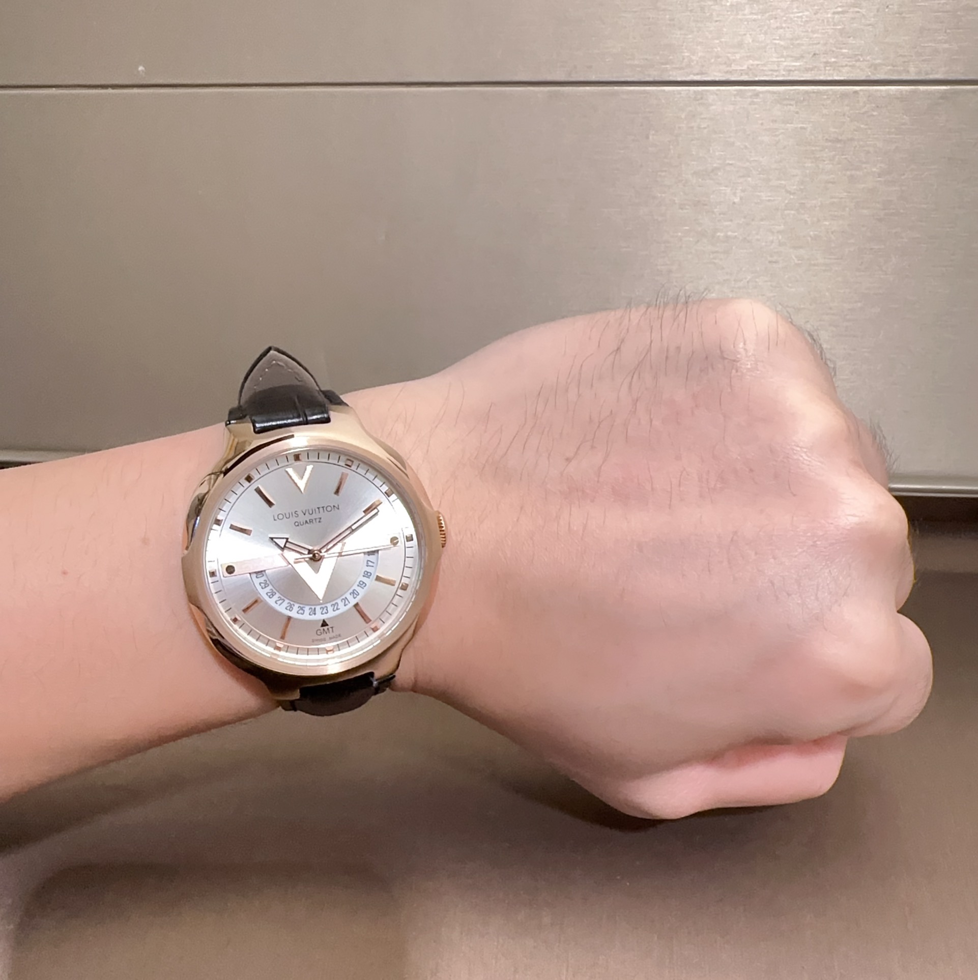 NO:391370,(Nuote) New model!  Lv Lv Louis Vuitton's high-end handsome watch is easy to match, looks good to wear, perfectly created, avant-garde and handsome men's must-have, imported quartz movement, size 42mm, thickness 16mm, louis vuitton, louis vuitton19860909(牛货)新款！Lv Lv 路易威登高端帅表容易搭,戴起来好看,完美打造,前卫帅气男士必备,机芯进口石英机芯,尺寸42mm ,厚度16mm,,louis vuitton,louis vuitton,Watch