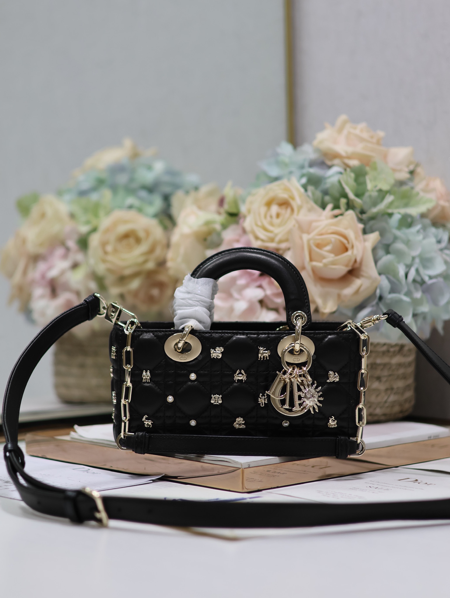 Dior Bags Handbags Shop Cheap High Quality 1:1 Replica
 Black Gold White Resin Sheepskin Lady Chains