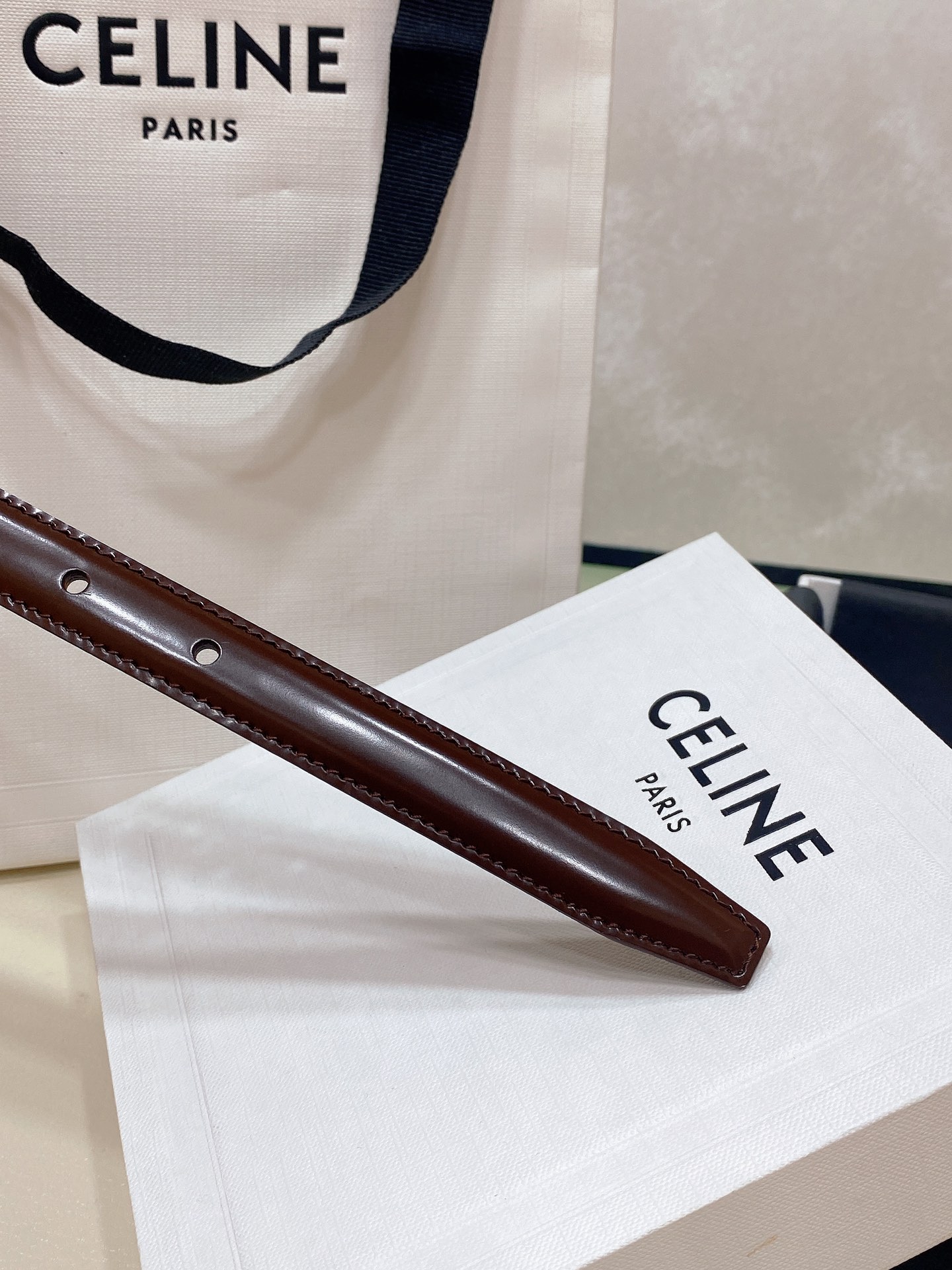 
celine 23 小号TRIOMPHE TAURILLON皮革腰带
青铜色 TAURILLON.中腰