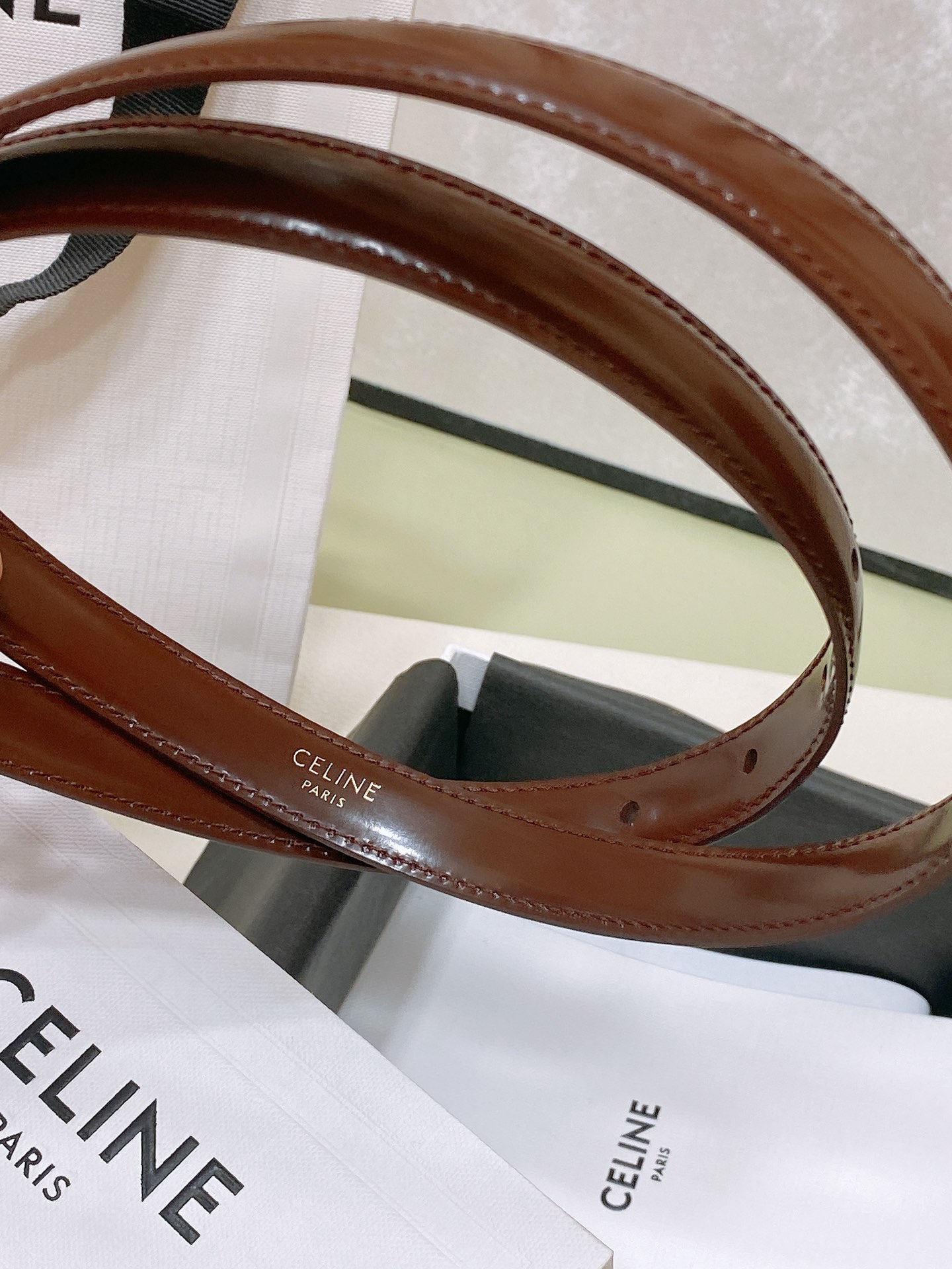 
celine 23 小号TRIOMPHE TAURILLON皮革腰带
青铜色 TAURILLON.中腰