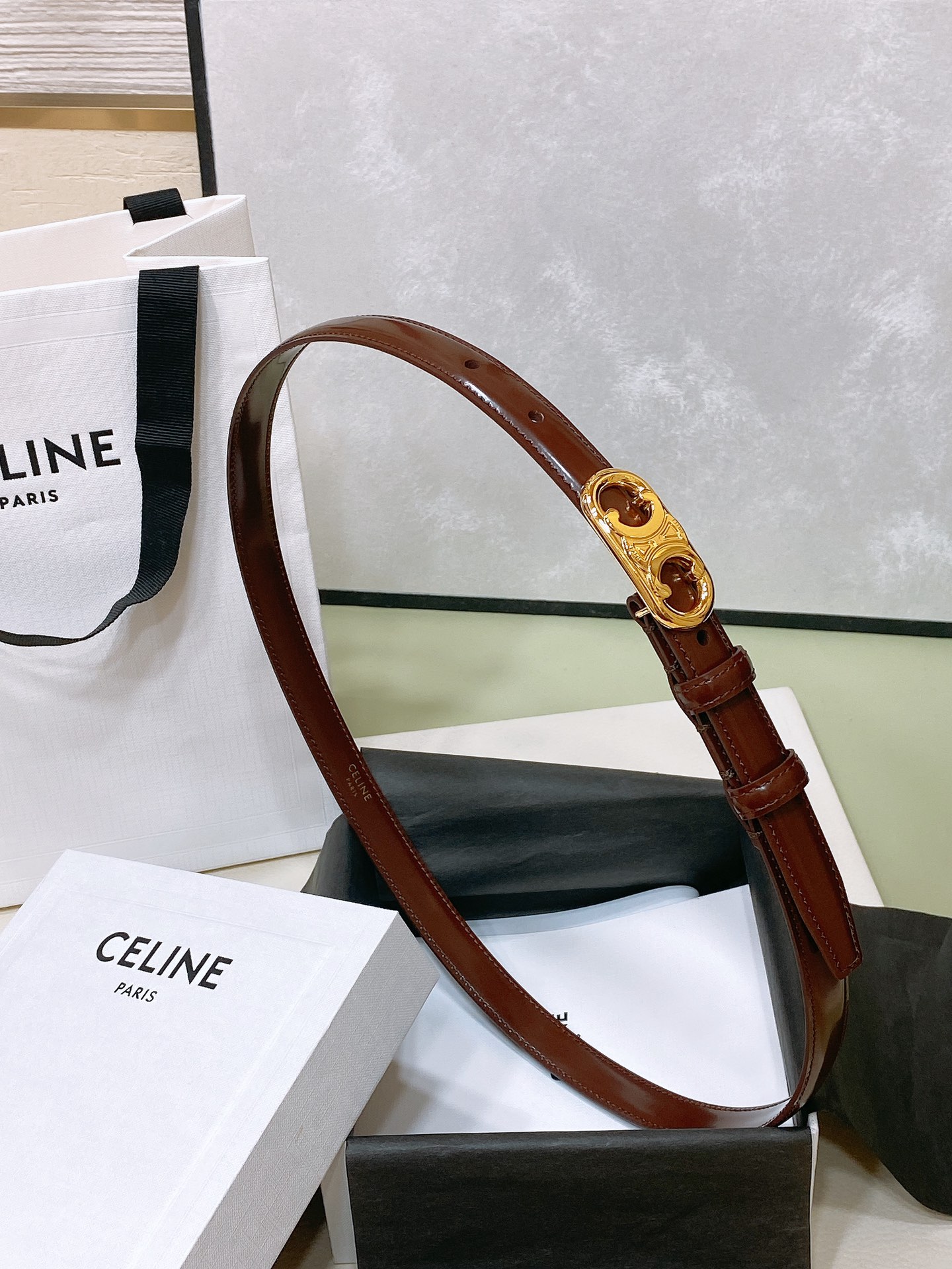 
celine 23 小号TRIOMPHE TAURILLON皮革腰带
青铜色 TAURILLON.中腰