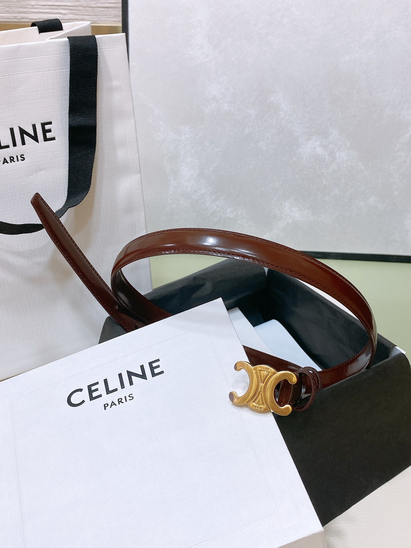 
celine 23 小号TRIOMPHE TAURILLON皮革腰带
青铜色 TAURILLON.中腰