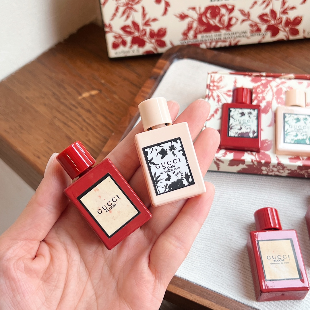 affinity and long-lasting fragrance effectAfter spraying, the fragrance - Perfume