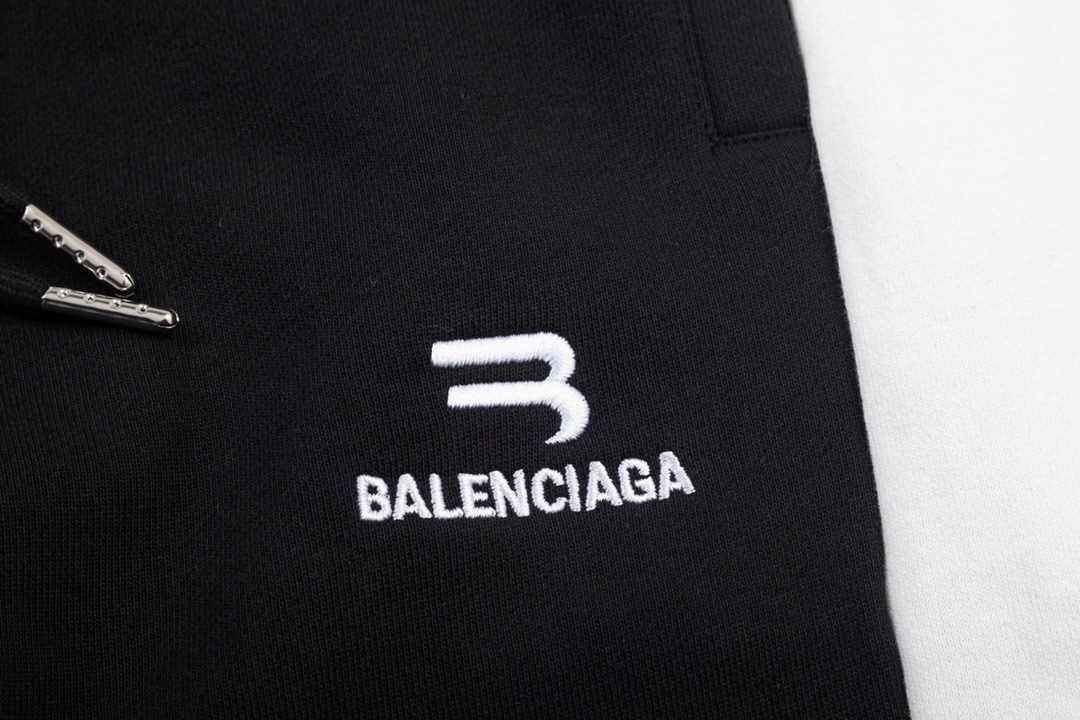 巴黎世家/Balenciaga 夏季 经典字母刺绣两侧拼接休闲短裤