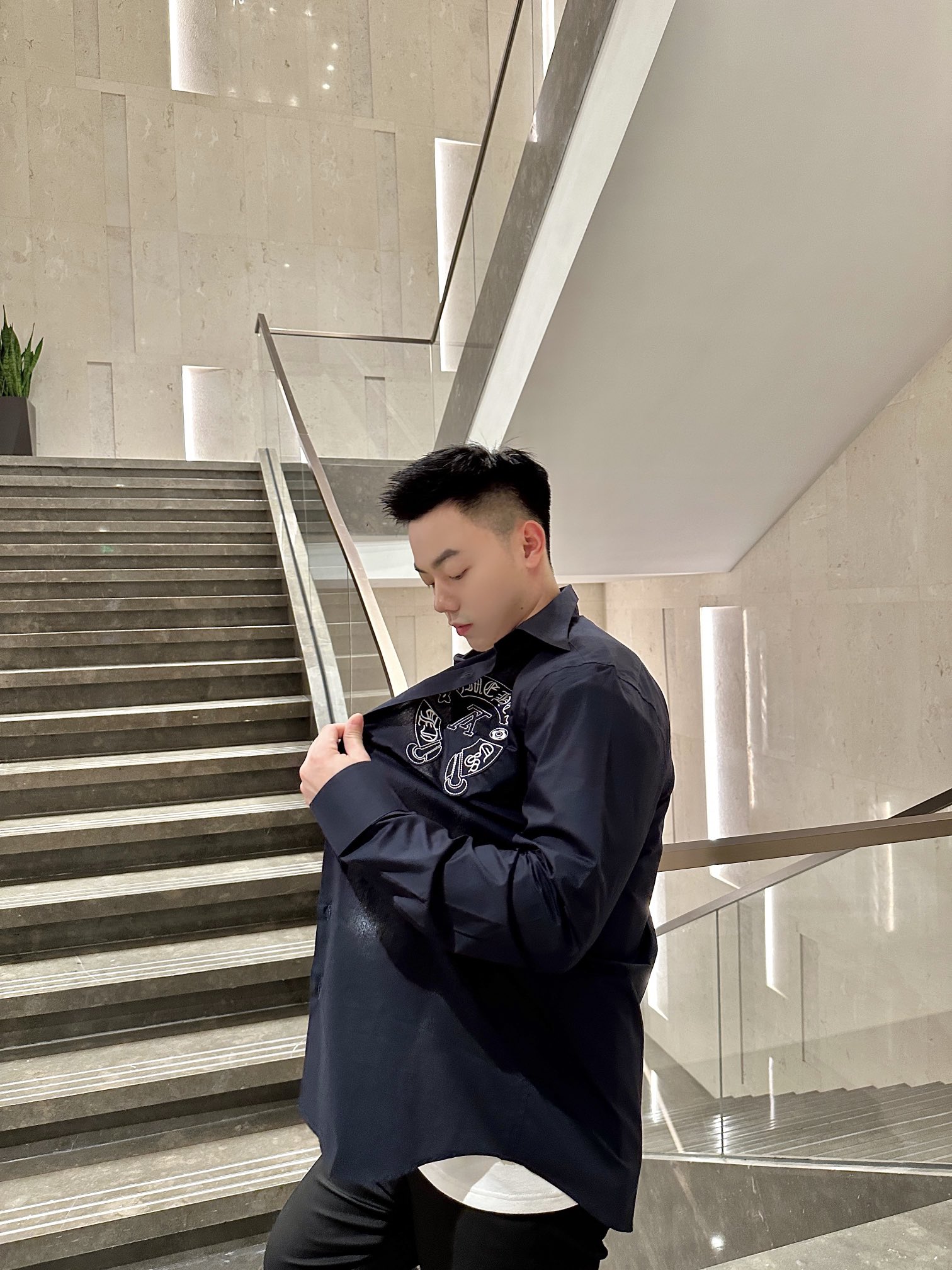 LOUIS VUITTON 路易威登✘ Chrome Hearts克罗心  联名贴布衬衫长袖 上身效果#