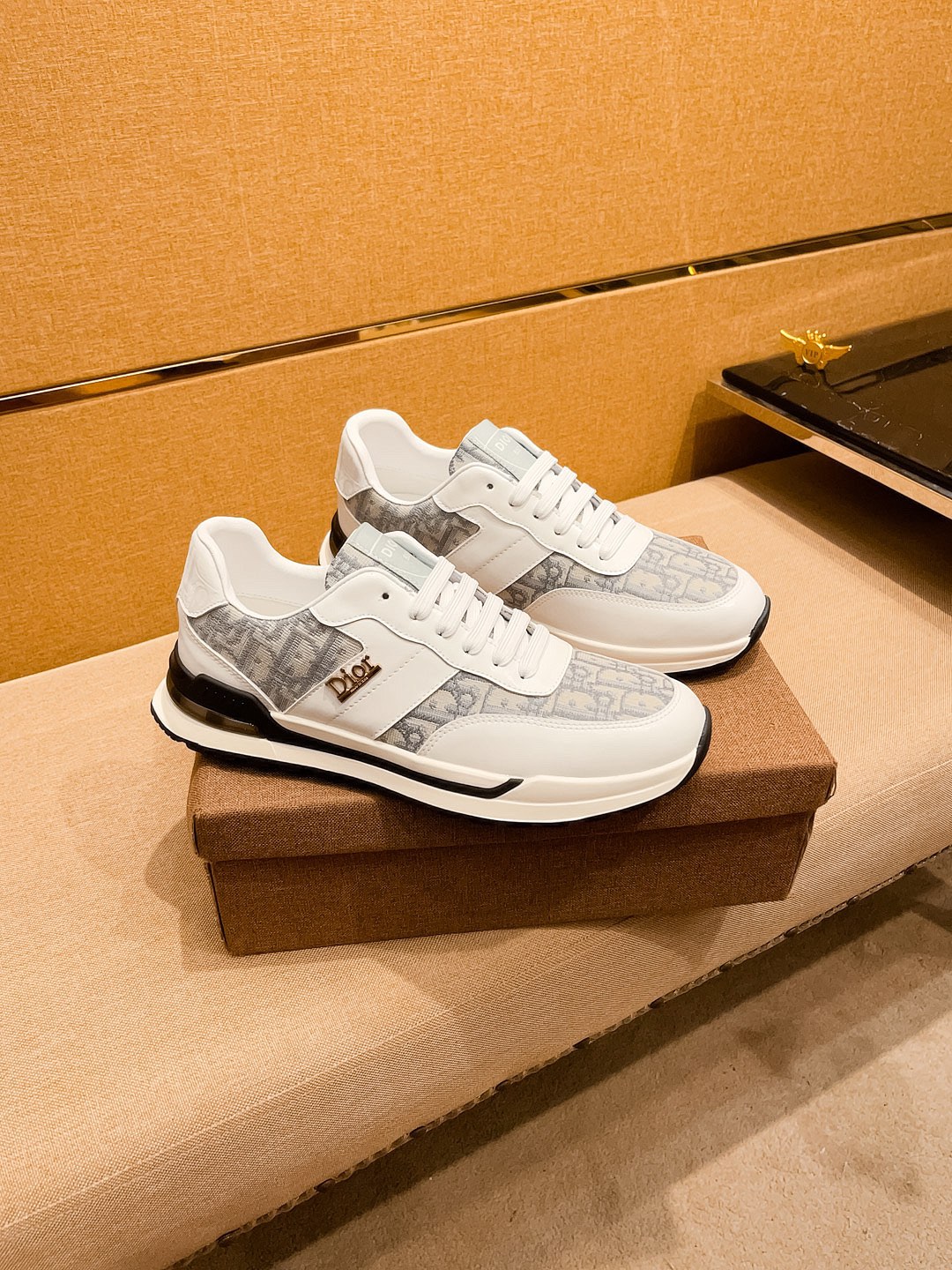 NO:348029,[Dio] High-end Men's Shoes Brand Official Website 11's latest masterpiece upper is made of imported Italian cowhide, comfortable and breathable inner lining, original non-slip and wear-resistant sole, making walking more convenient and comfortable!  Exclusive new style, amazing work, beautiful 11 ​​replica [color] compared to the official quality!  Create a fashionable personality to set off your uniqueness!  Must-have for trendy men! Classic size: 38-44 Color Multi-color optional, Dior, cowhide19860909【迪奥】男鞋高端品牌 官网11最新力作鞋面采用意大利进口头层牛皮搭配 舒适透气内里原版防滑耐磨大底制作,让行走更加便捷舒适！独家新款,惊世之作,与官方的质量相比美的11复刻[色]！打造时尚个性衬托你的与众不！潮男必备!经典尺码: 38—44 颜色 多色可选,,dior,cowhide,Men's shoes