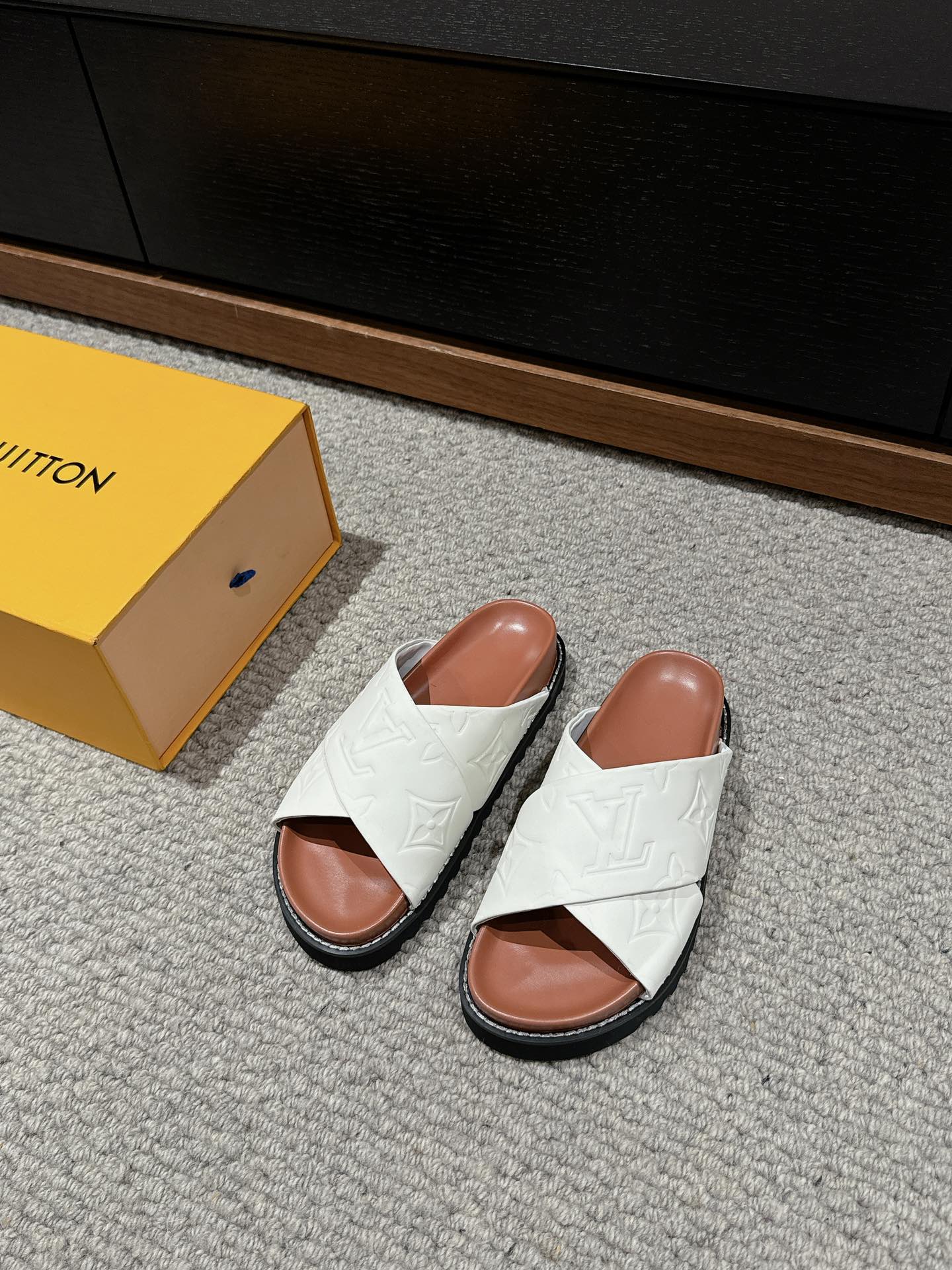 Louis Vuitton Shoes Slippers Fake AAA+
 Summer Collection