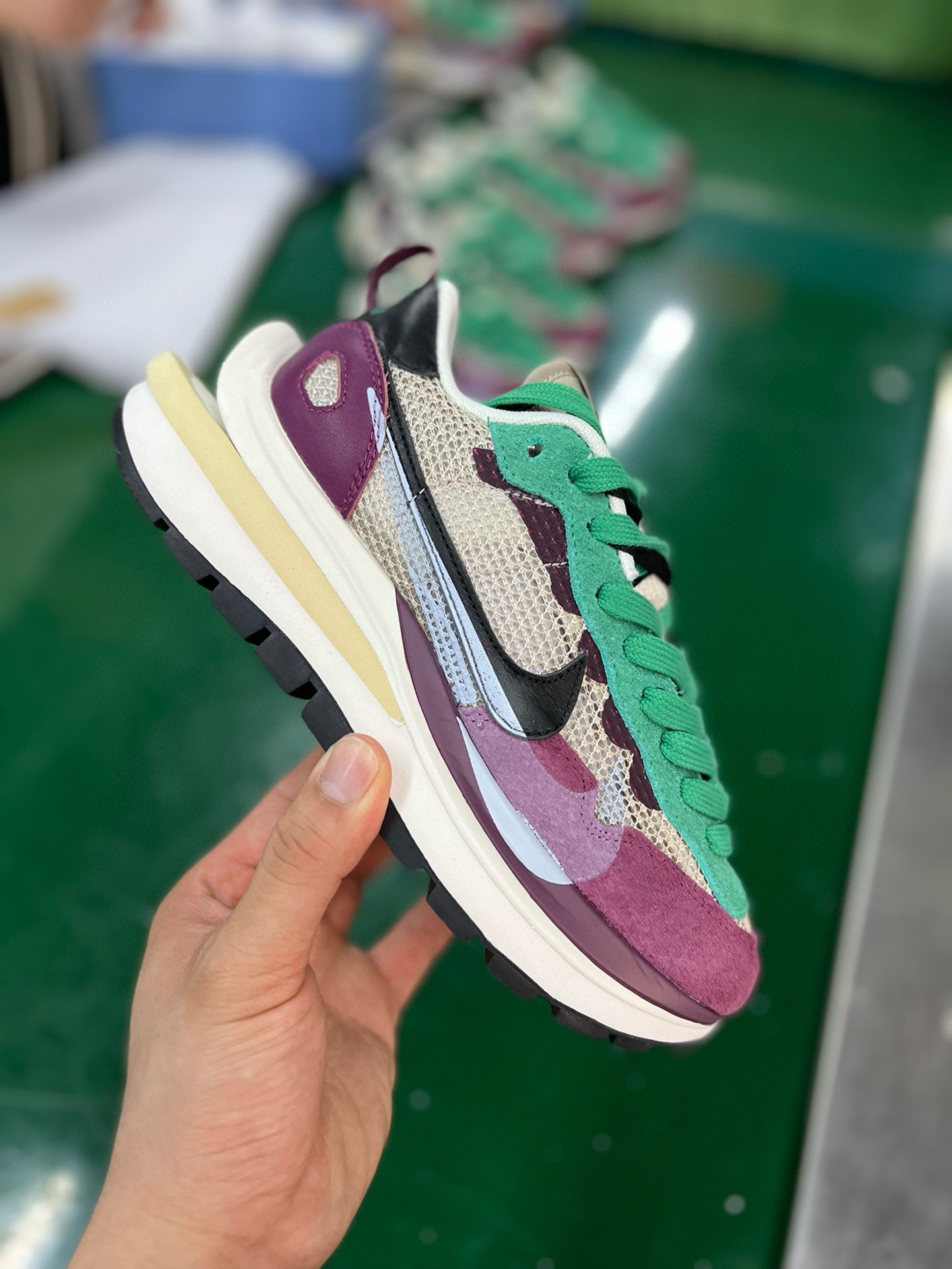 MiniCost Shoe 3