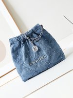 Chanel Bolsos cruzados y bandoleras Azul vaquero Plata Mini