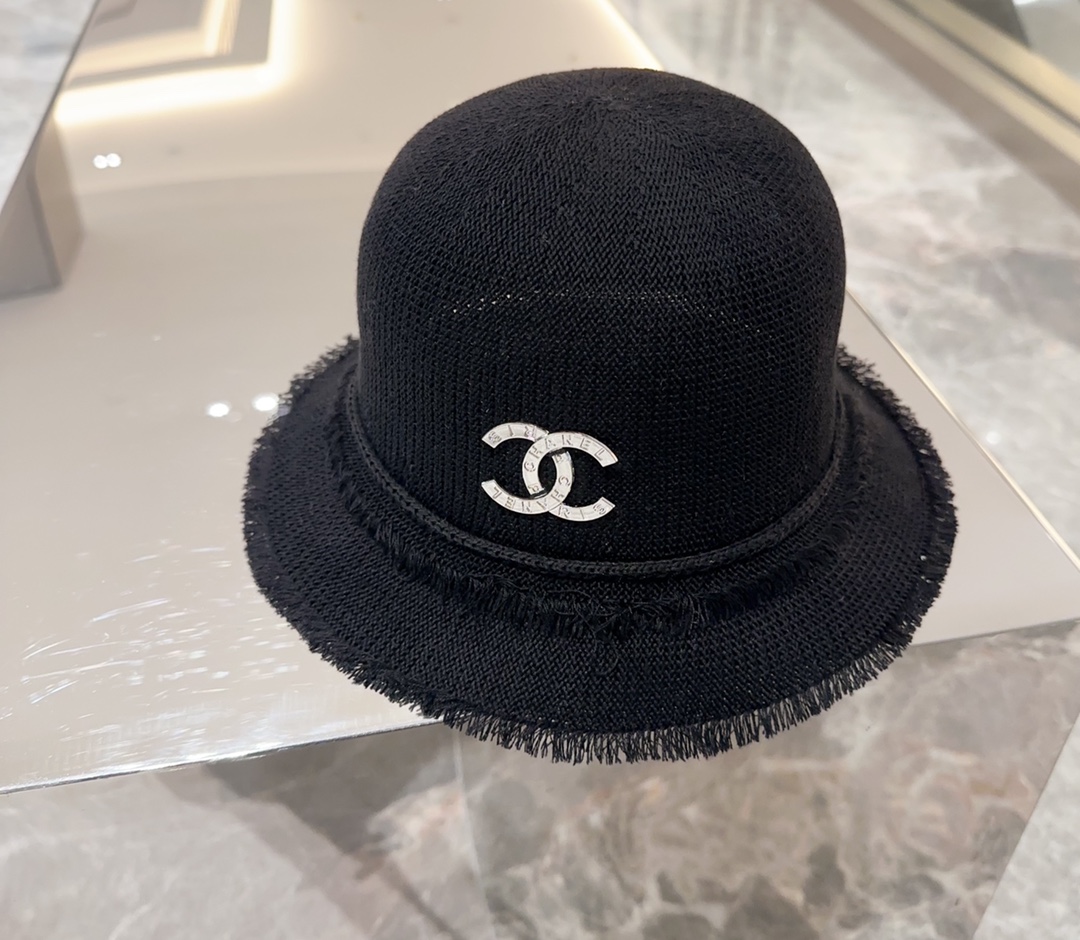 NO:196789,Chanel Fisherman's hat 5 words make you look small in face and comes with a stylish style. The casual and fashionable style is super versatile, with great defense!  Love the hat fisherman hat baseball hat knit hat, hat, chanel, espadrilles, hats19860909香奈儿 渔夫帽 5个字超级显脸小,又自带时尚 休闲时尚风超级百搭,巨防嗮！太爱了帽子渔夫帽棒球帽针织帽,帽子,chanel,espadrilles,hats,hat