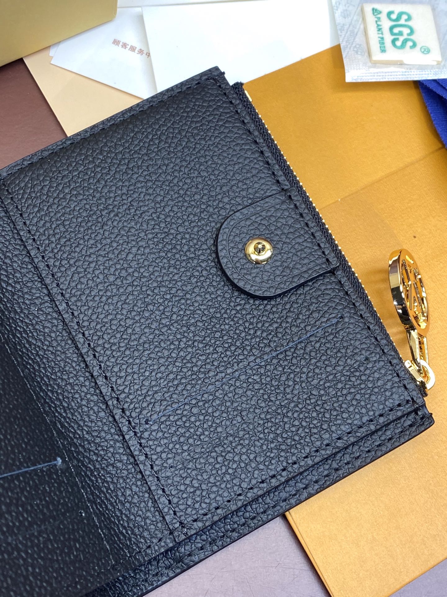 M83603压花黑色！采用头层牛皮制作！PortefeuilLisa紧凑型钱夹用Monogram帆布制作