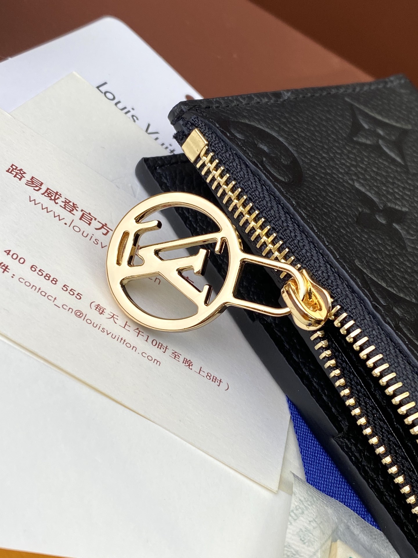 M83603压花黑色！采用头层牛皮制作！PortefeuilLisa紧凑型钱夹用Monogram帆布制作