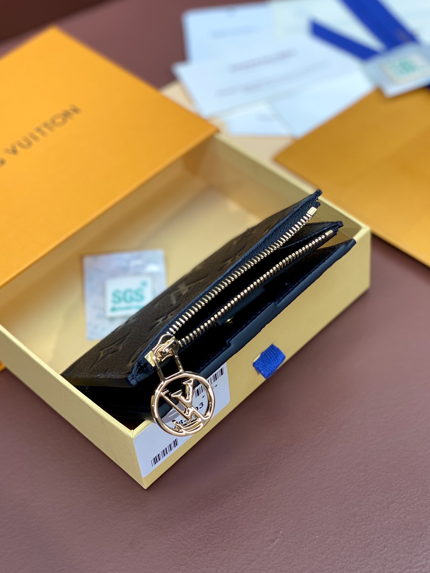 M83603压花黑色！采用头层牛皮制作！PortefeuilLisa紧凑型钱夹用Monogram帆布制作