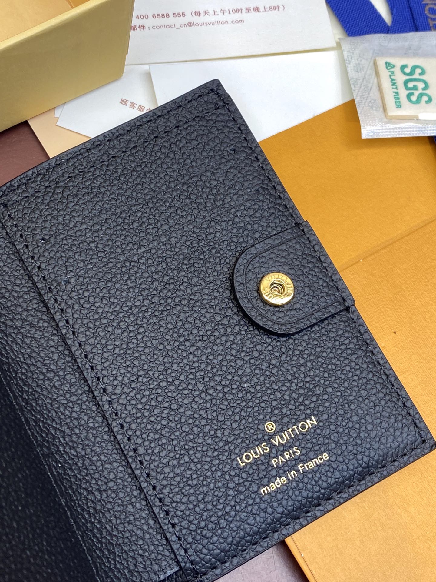 M83603压花黑色！采用头层牛皮制作！PortefeuilLisa紧凑型钱夹用Monogram帆布制作