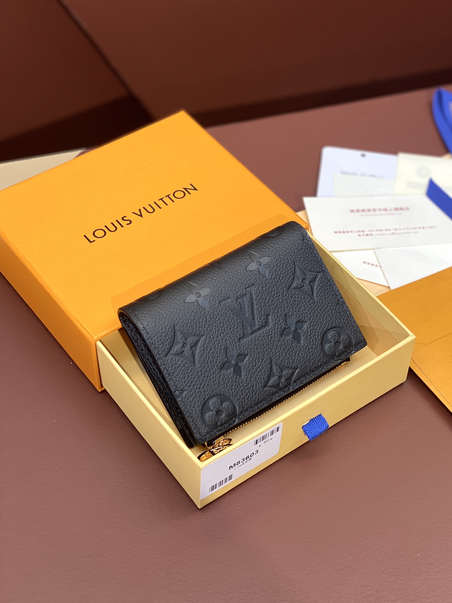 M83603压花黑色！采用头层牛皮制作！PortefeuilLisa紧凑型钱夹用Monogram帆布制作