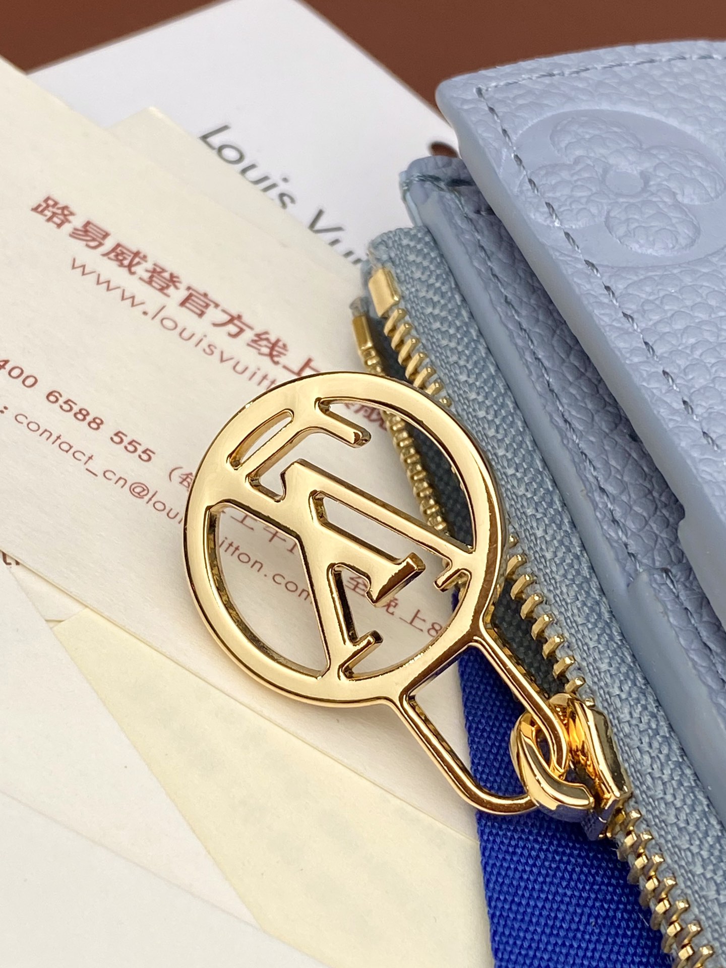 M83603雾霾蓝！采用头层牛皮制作！PortefeuilLisa紧凑型钱夹用Monogram帆布制作带