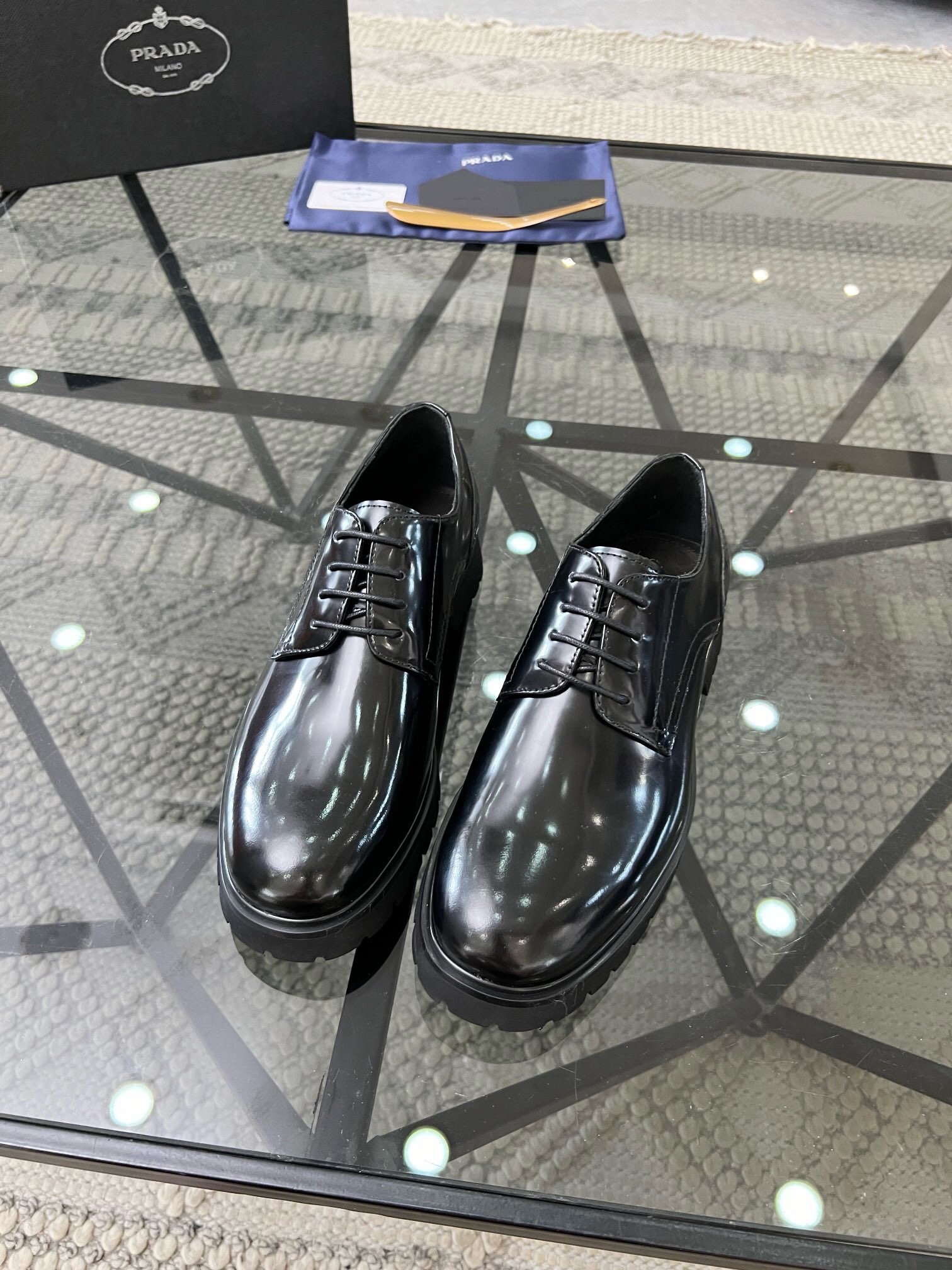 NO:218293,Brand PRADA color original color matching number 39-44 customized 38.45 price Material Prada new top purchasing agent Men's god thick-soled sneakers are coming, the counter is released at the same time as original configuration, Italian imported original cowhide, breathable and comfortable driving essentials, fully imported water-dyed cowhide inner pads, original sole special supply original sole super comfortable, original order goods, high quality, Prada leather shoes, prada, prada, sneakers, cowhide19860909品牌PRADA 颜色原版配色 码数39-44定做38.45 价格 材质普拉达新款顶级代购 男神厚底运动鞋新品来袭,专柜同步发售原厂配置,意大利进口原版牛皮,透气舒适驾车必备,全进口水染牛皮里垫,鞋底原厂特供原版底超级舒适,原厂跟单货 高品质,普拉达 皮鞋,prada,prada,sneakers,cowhide,Men's shoes