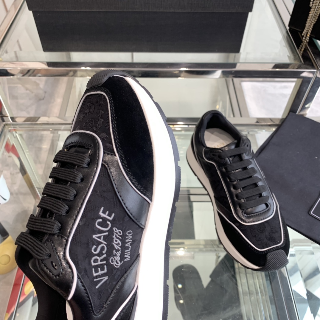 Versace Van Sage Milano Sneakers: Luxury Couples’ Running Shoes with Unique Design - 图片 5