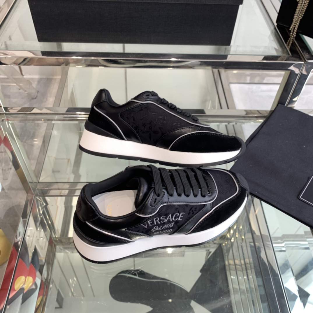 Versace Van Sage Milano Sneakers: Luxury Couples’ Running Shoes with Unique Design - 图片 8