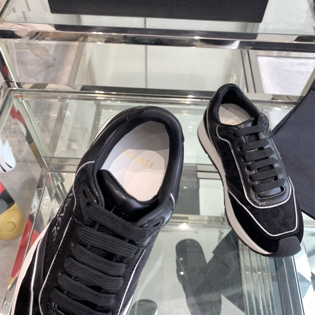 Versace Van Sage Milano Sneakers: Luxury Couples’ Running Shoes with Unique Design - 图片 4