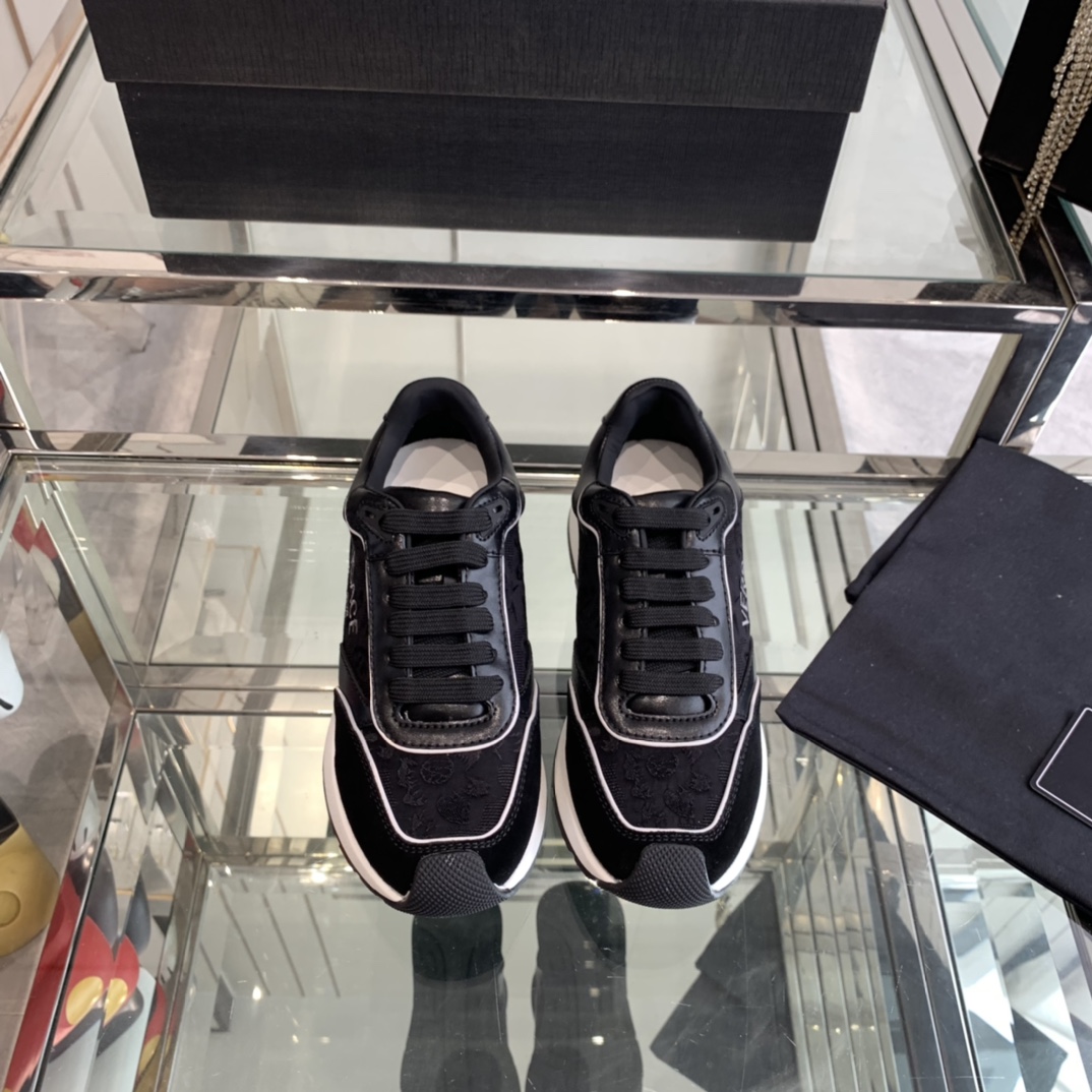 Versace Van Sage Milano Sneakers: Luxury Couples’ Running Shoes with Unique Design - 图片 1