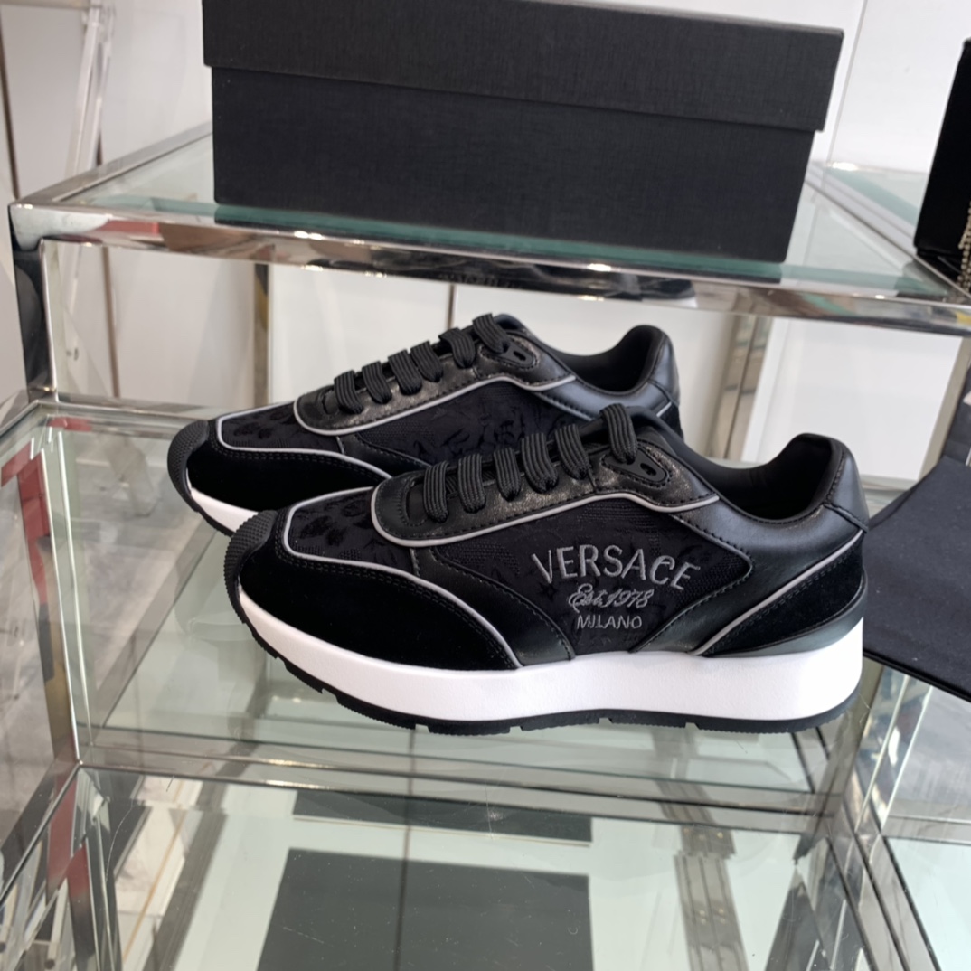 Versace Van Sage Milano Sneakers: Luxury Couples’ Running Shoes with Unique Design - 图片 2